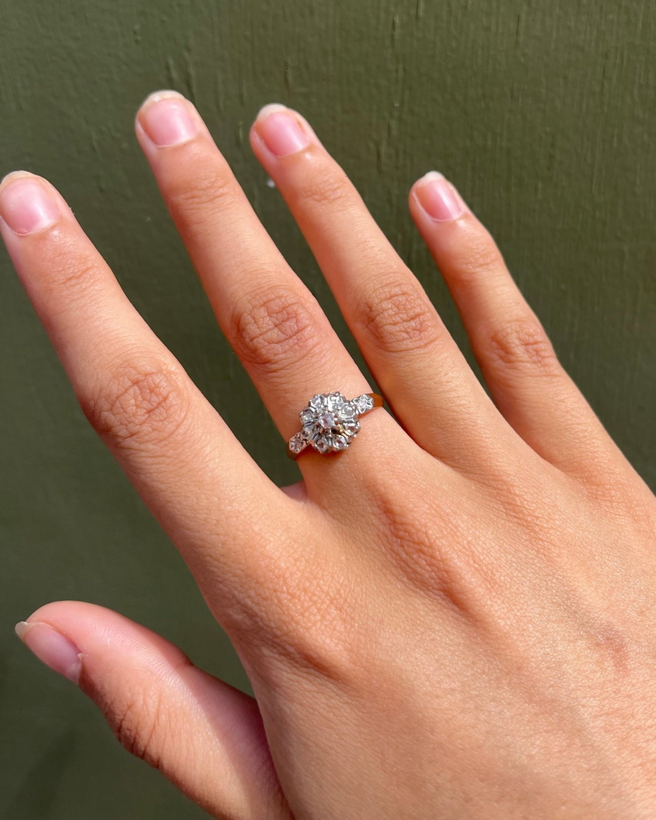 Anillo Art Déco con margaritas de diamantes "Isabelle"