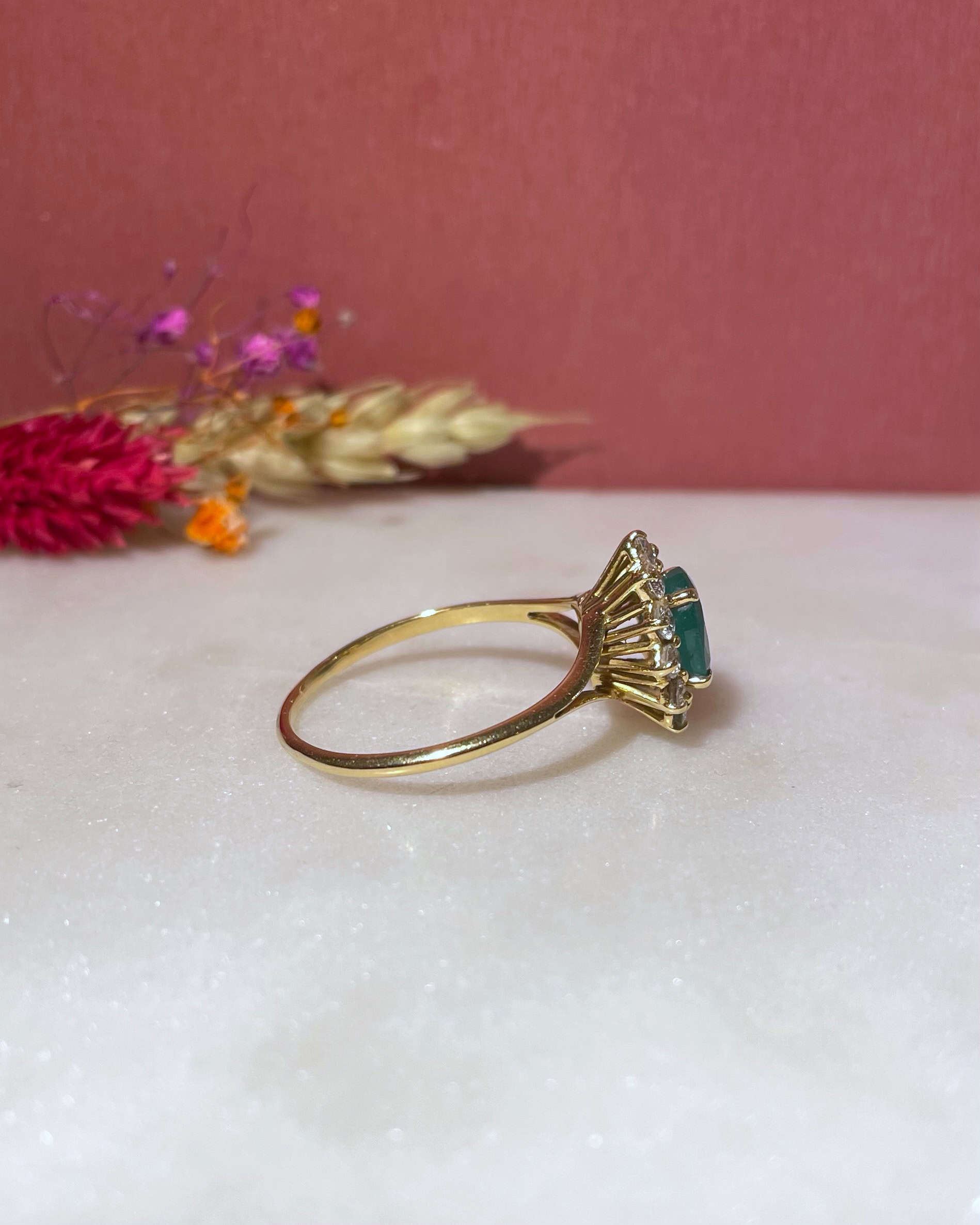 Bague Marguerite Émeraude 1.40 Carat &amp; Diamants "Délia"