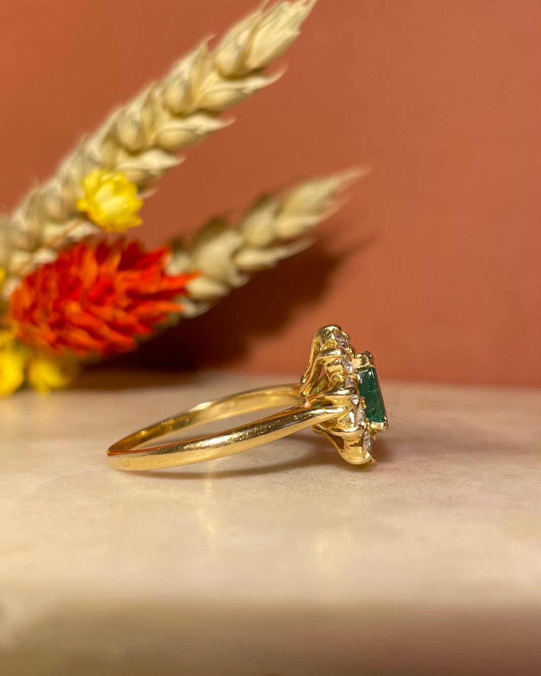 Bague Marguerite Émeraude & 10 Diamants "Noélia"