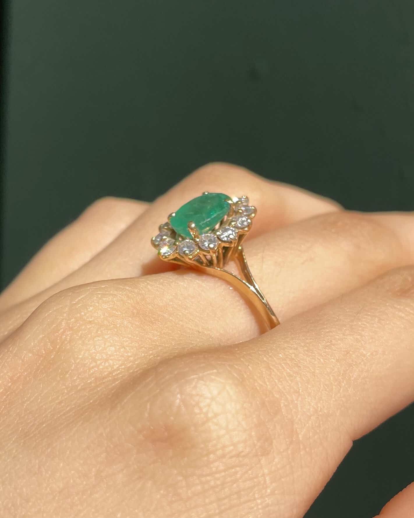 Bague Marguerite Émeraude 1.40 Carat &amp; Diamants "Délia"