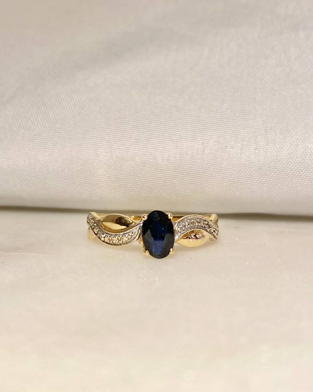 Bague Solitaire Saphir 0.60 carat &amp; Diamants &quot;Marceline&quot;