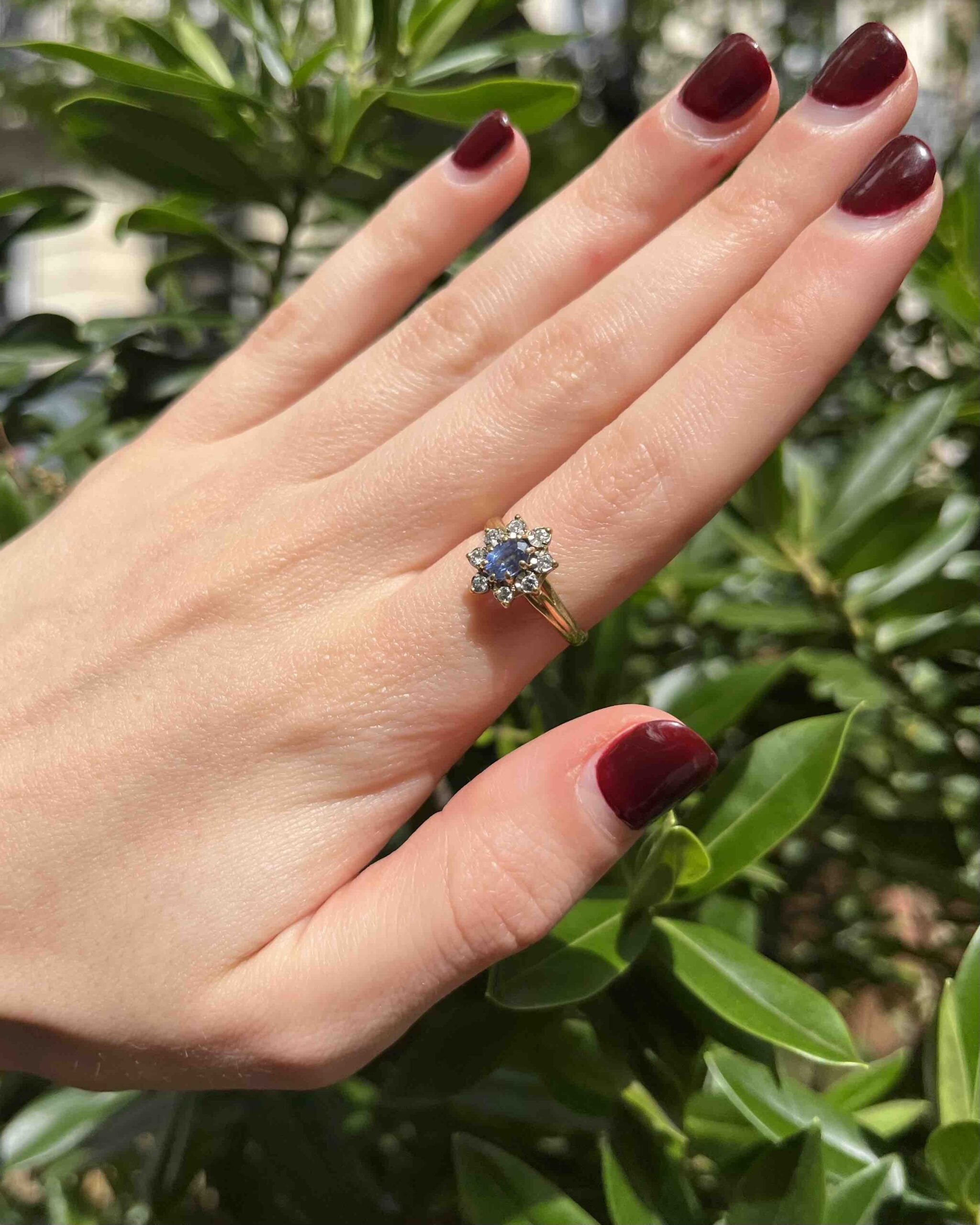 Bague Marguerite Saphir Bleu Ceylan &amp; Diamants "Ariella"