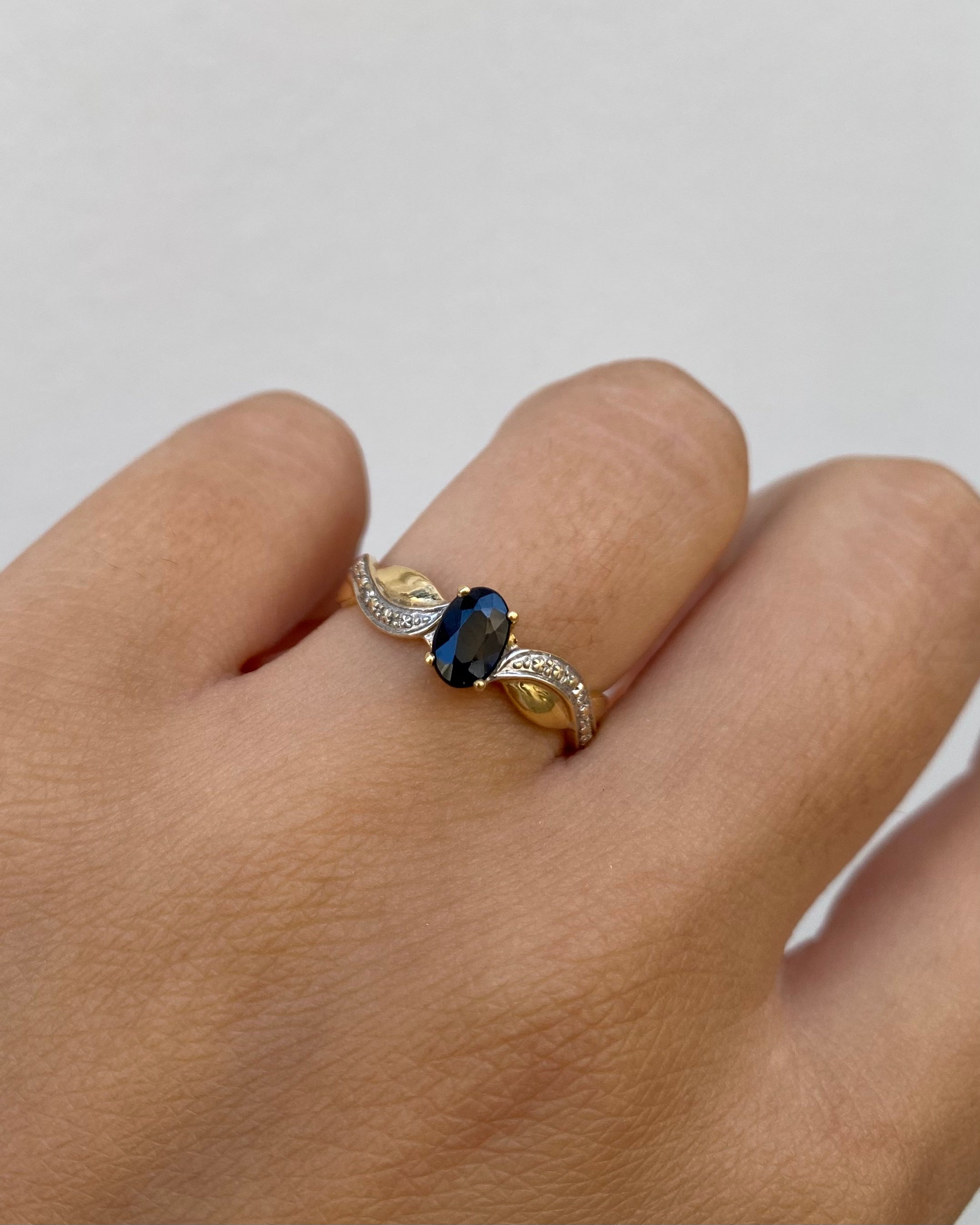 Anillo solitario zafiro 0.60 quilates y diamantes "Marceline"