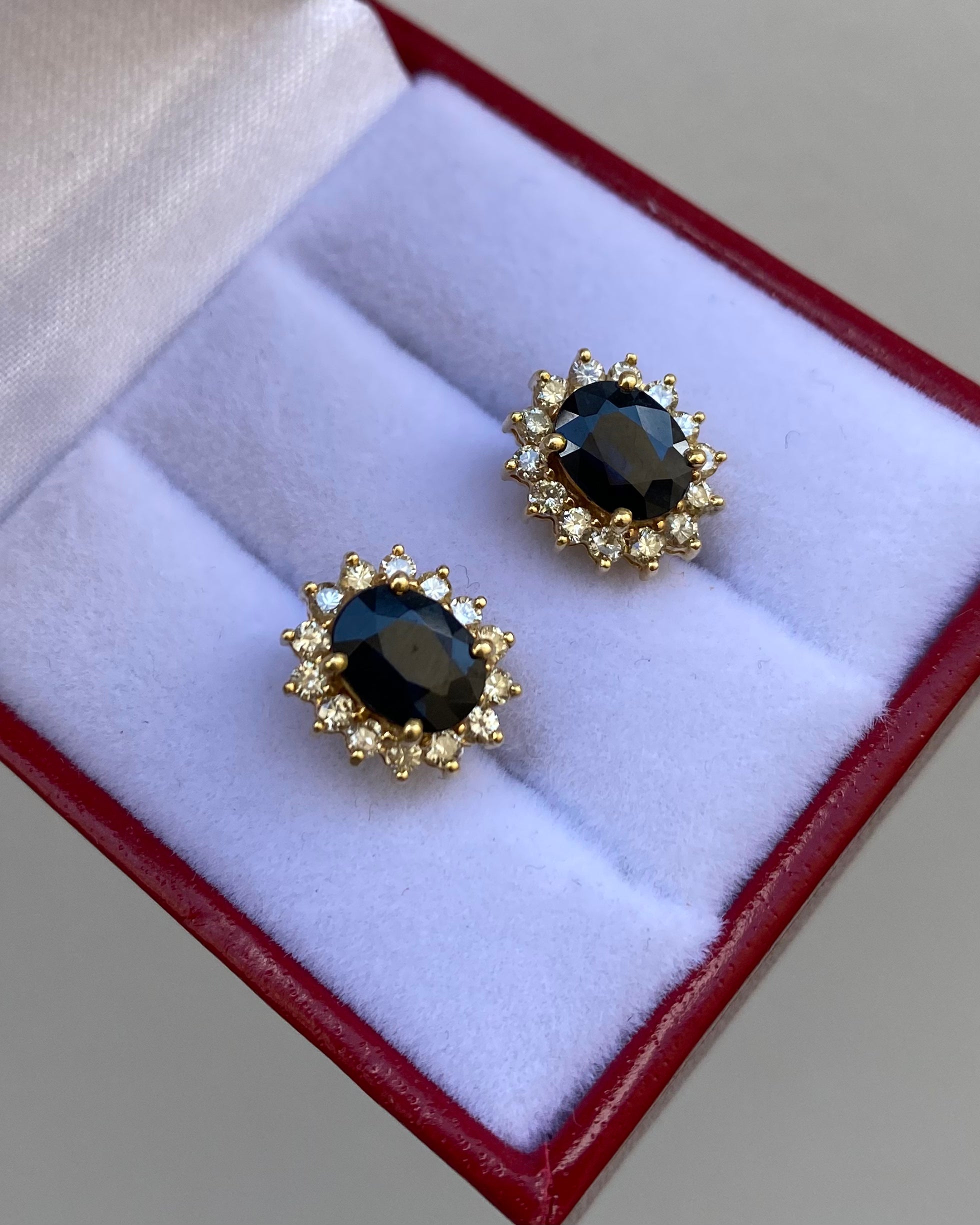 Boucles Marguerite saphirs 2.35 carats &amp; Diamants "Mona"