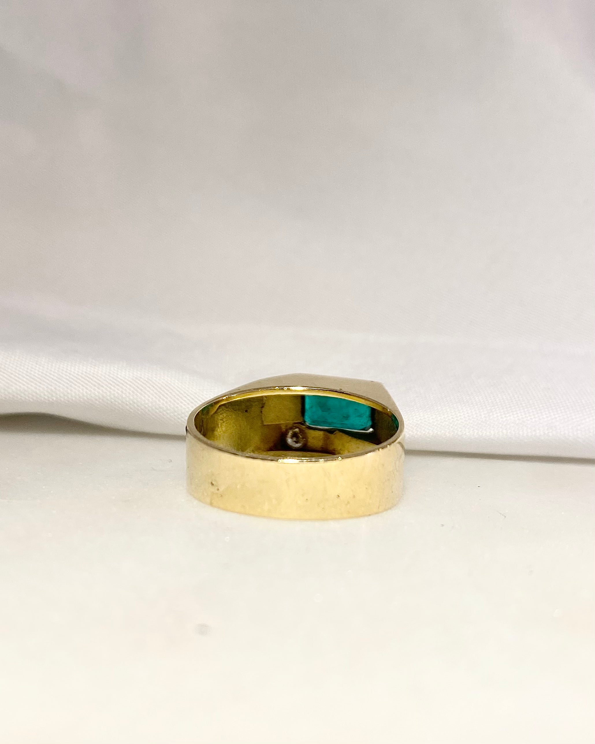 Anillo de banda esmeralda 1.10 quilates y diamante "Andrea"