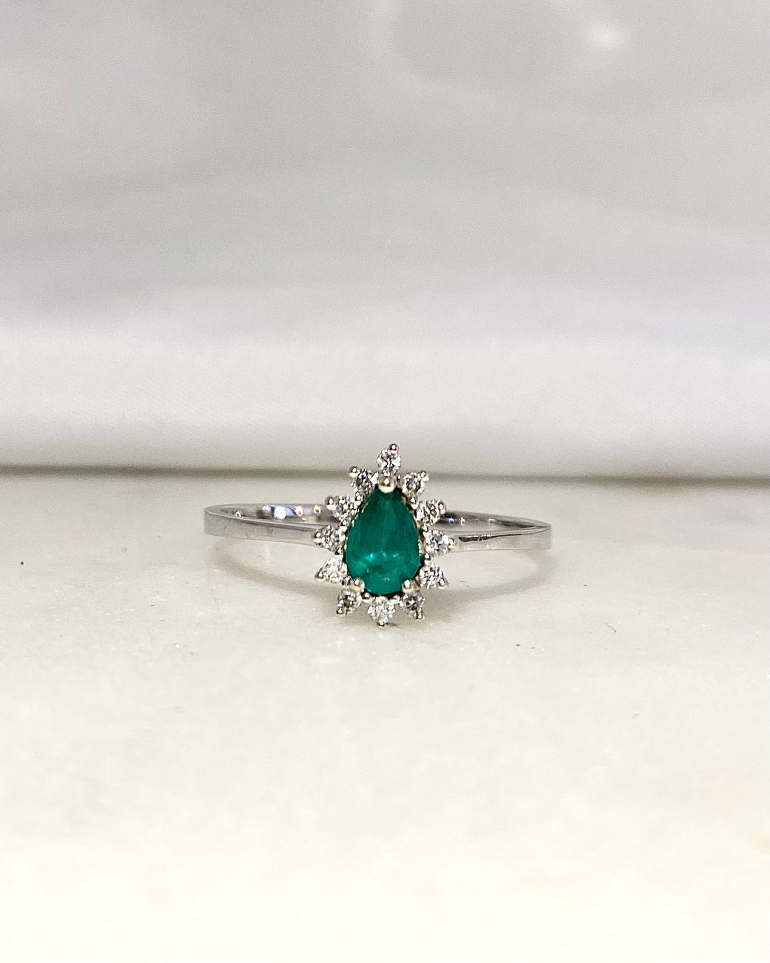 Bague Marguerite Emeraude 0.47 carat &amp; Diamants &quot;Aya&quot;