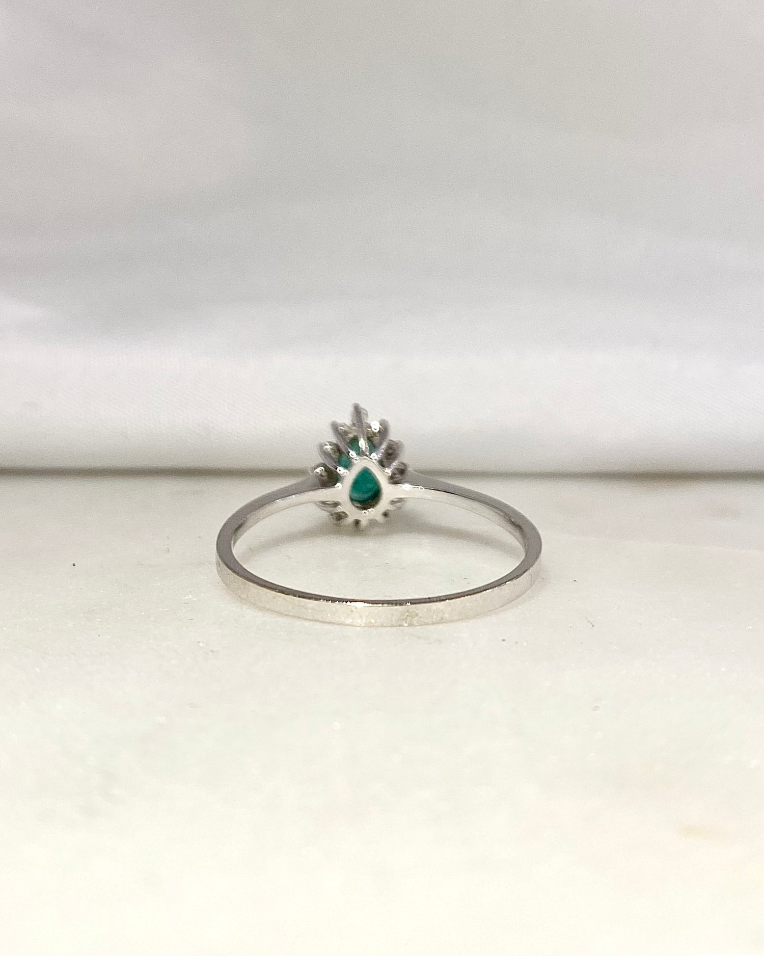 Bague Marguerite Emeraude 0.47 carat &amp; Diamants &quot;Aya&quot;