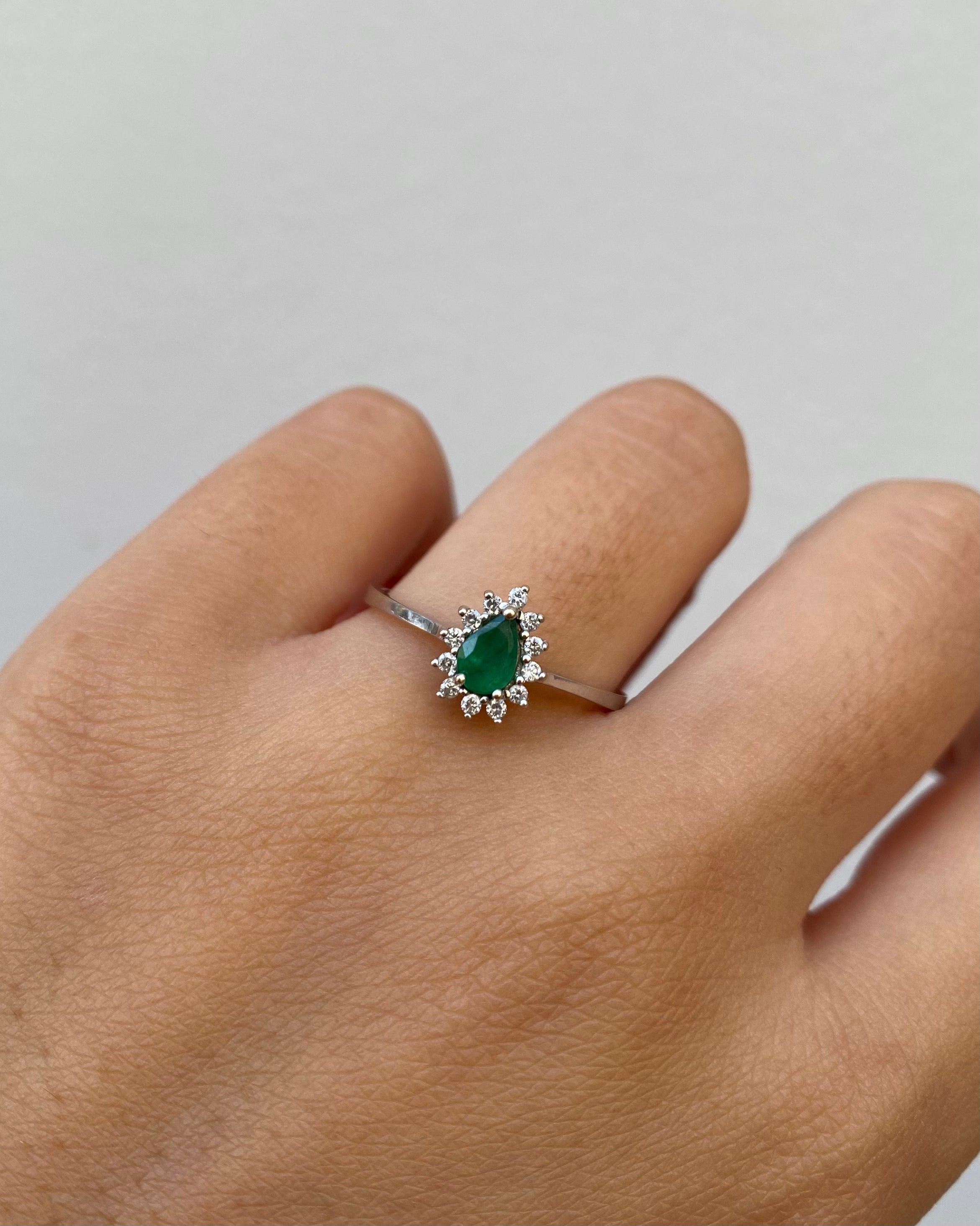 Bague Marguerite Emeraude 0.47 carat &amp; Diamants "Aya"