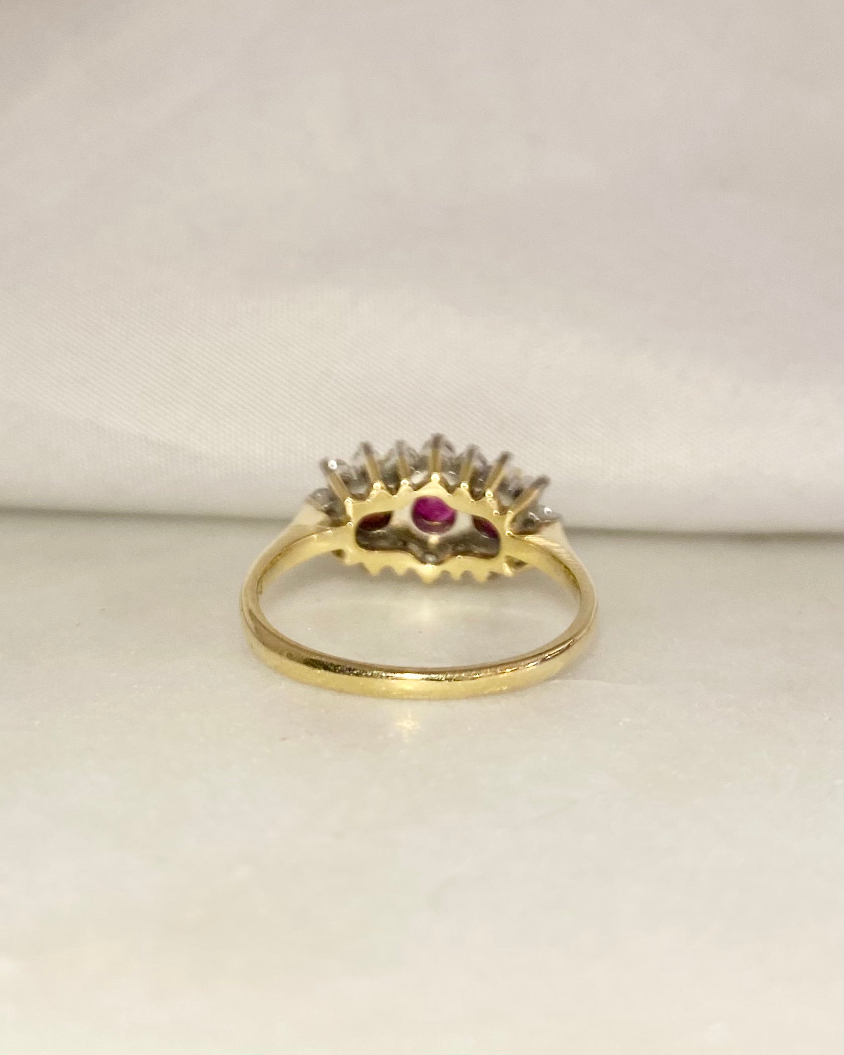 Bague Trilogie Rubis 0.85 carat &amp; 16 Diamants &quot;Samira&quot;