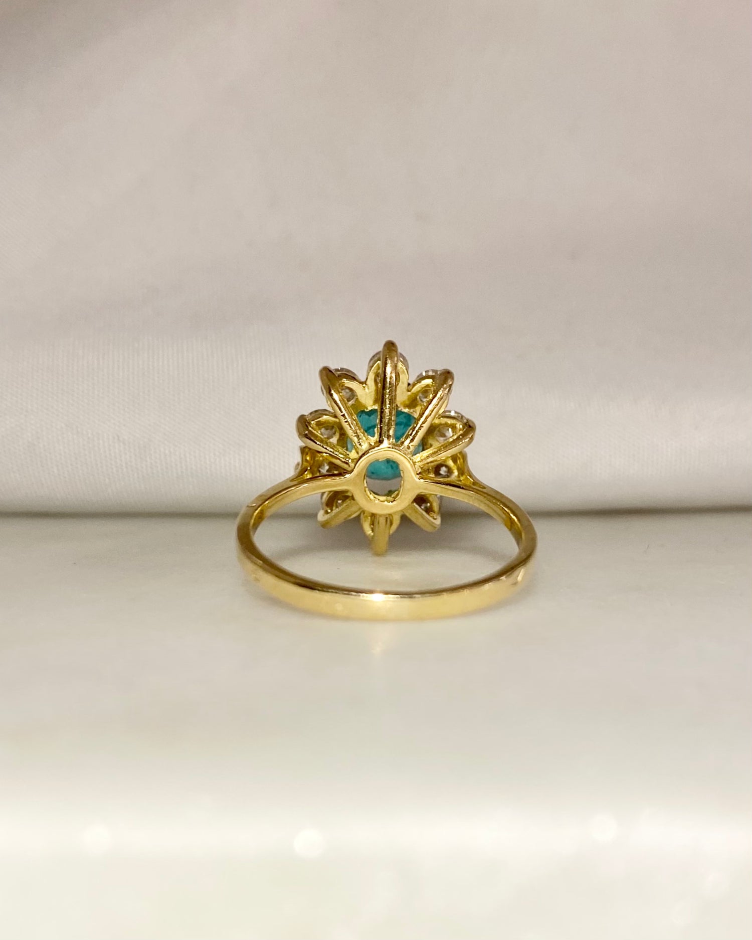 Bague Marguerite Émeraude 1.15 carat &amp; Diamants &quot;Adria&quot;