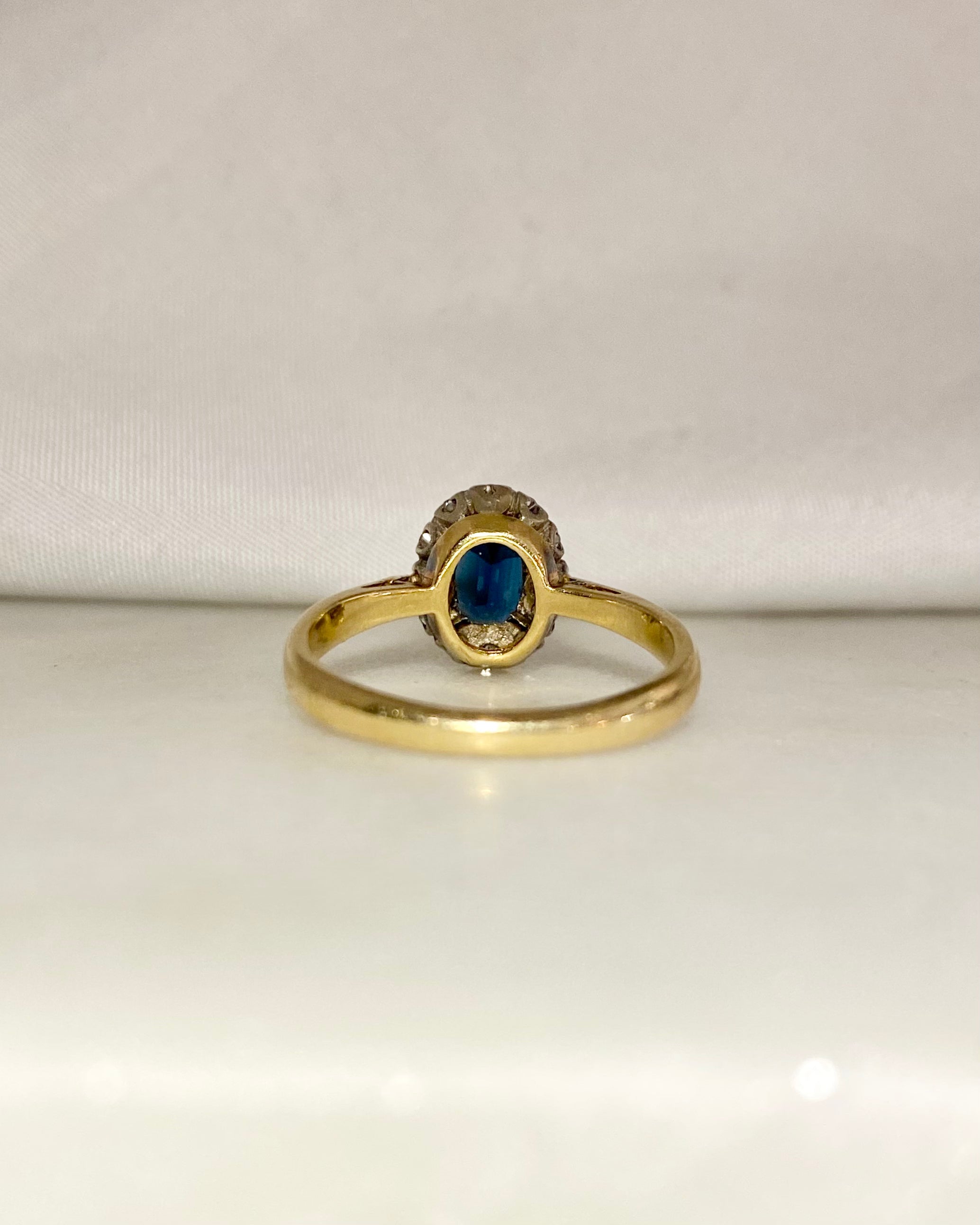 Anillo Margarita Zafiro 1.05 quilates y Diamantes "Clea"