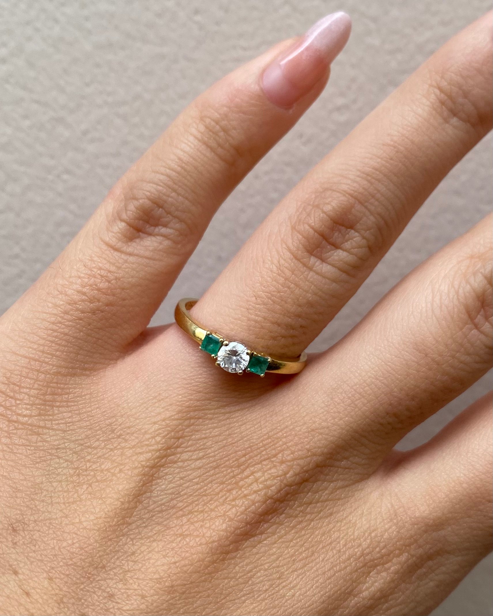 Bague Trilogie Diamant &amp; Émeraudes "Naomie"
