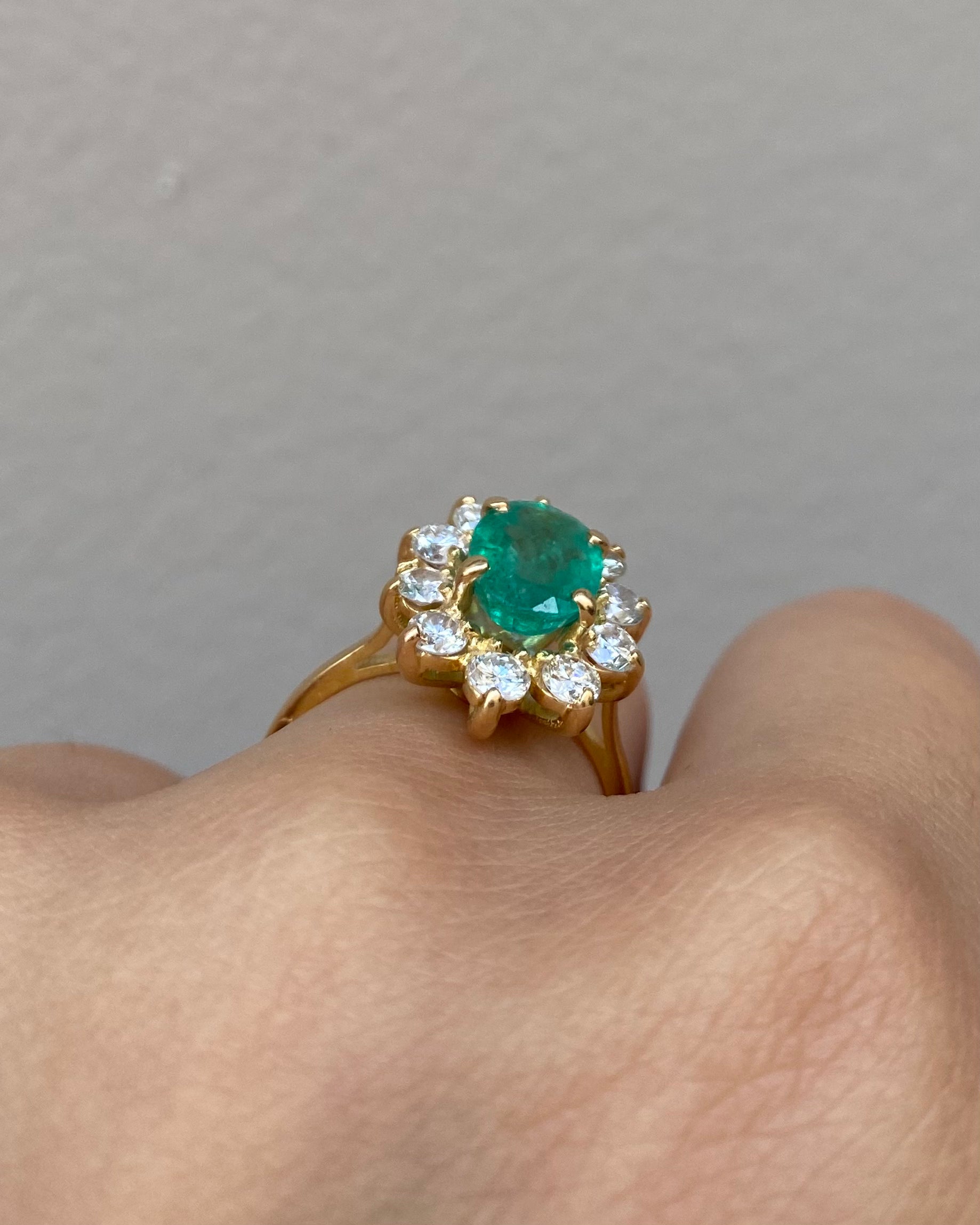 Bague Marguerite Émeraude 1.15 carat &amp; Diamants "Adria"
