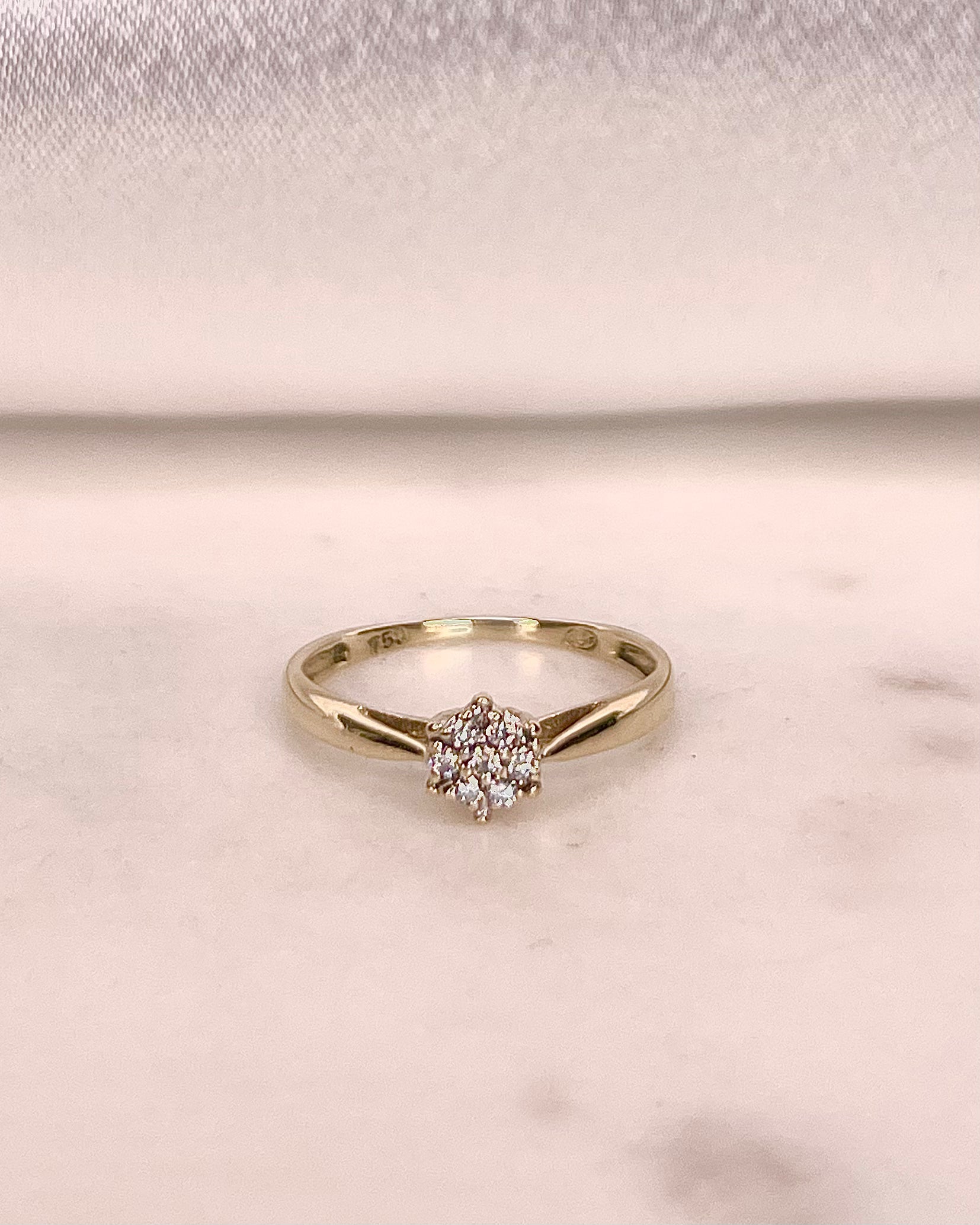Anillo solitario flor 7 diamantes "Gwendy"