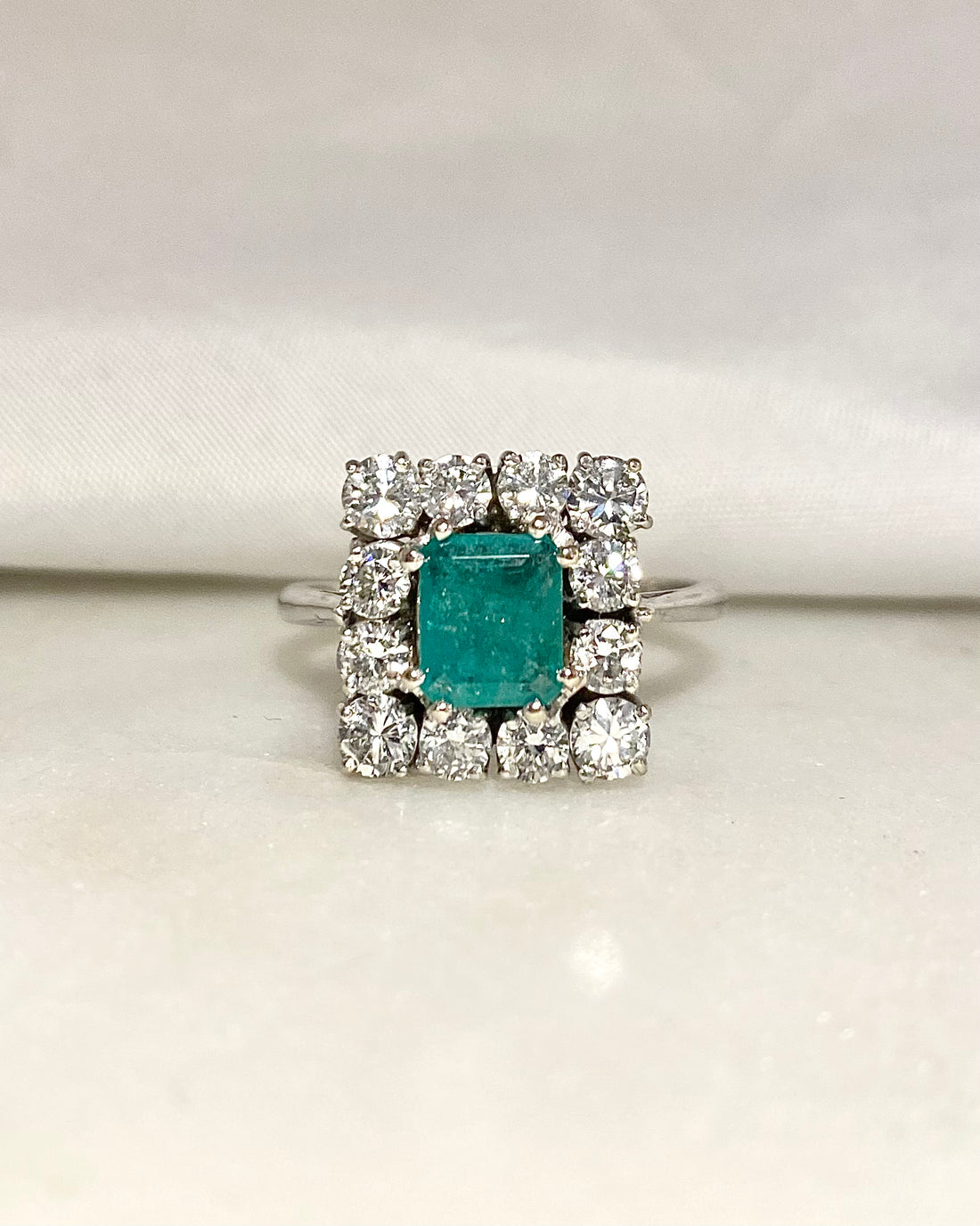 Bague Marguerite Émeraude 1 carat et diamants 1.04 carat &quot;Laureline&quot;