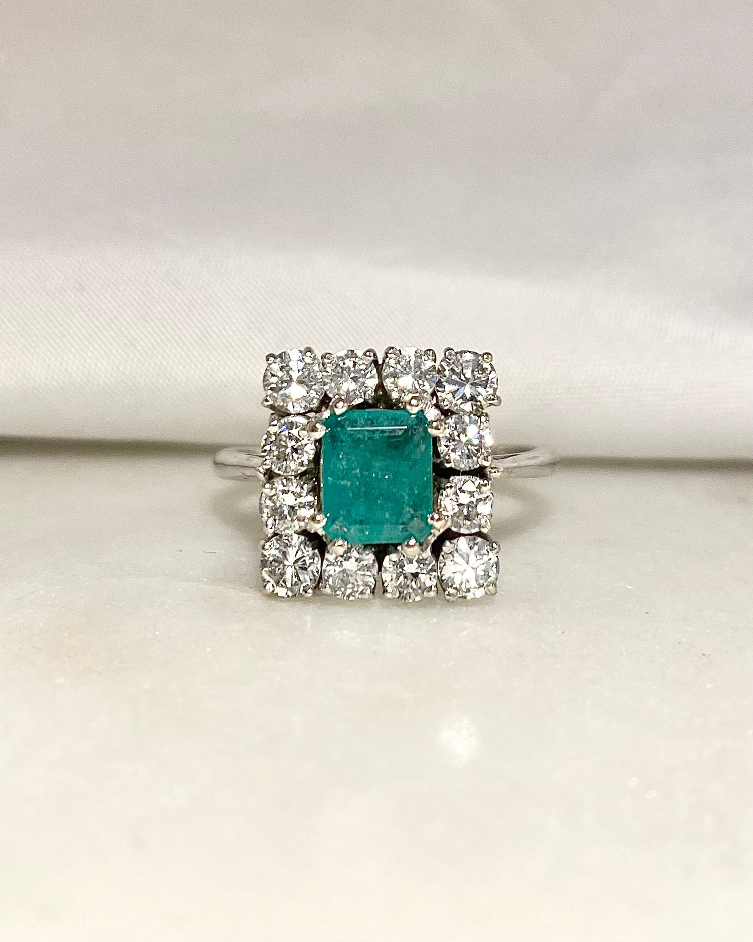 Bague Marguerite Émeraude 1 carat et diamants 1.04 carat &quot;Laureline&quot;