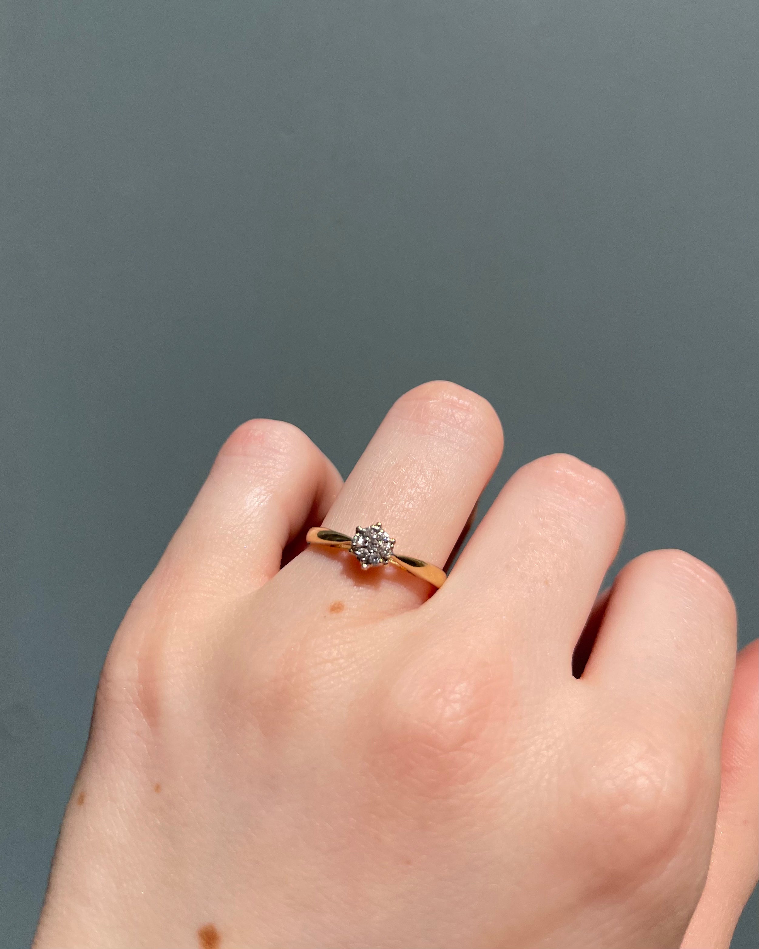 Anillo solitario flor 7 diamantes "Gwendy"