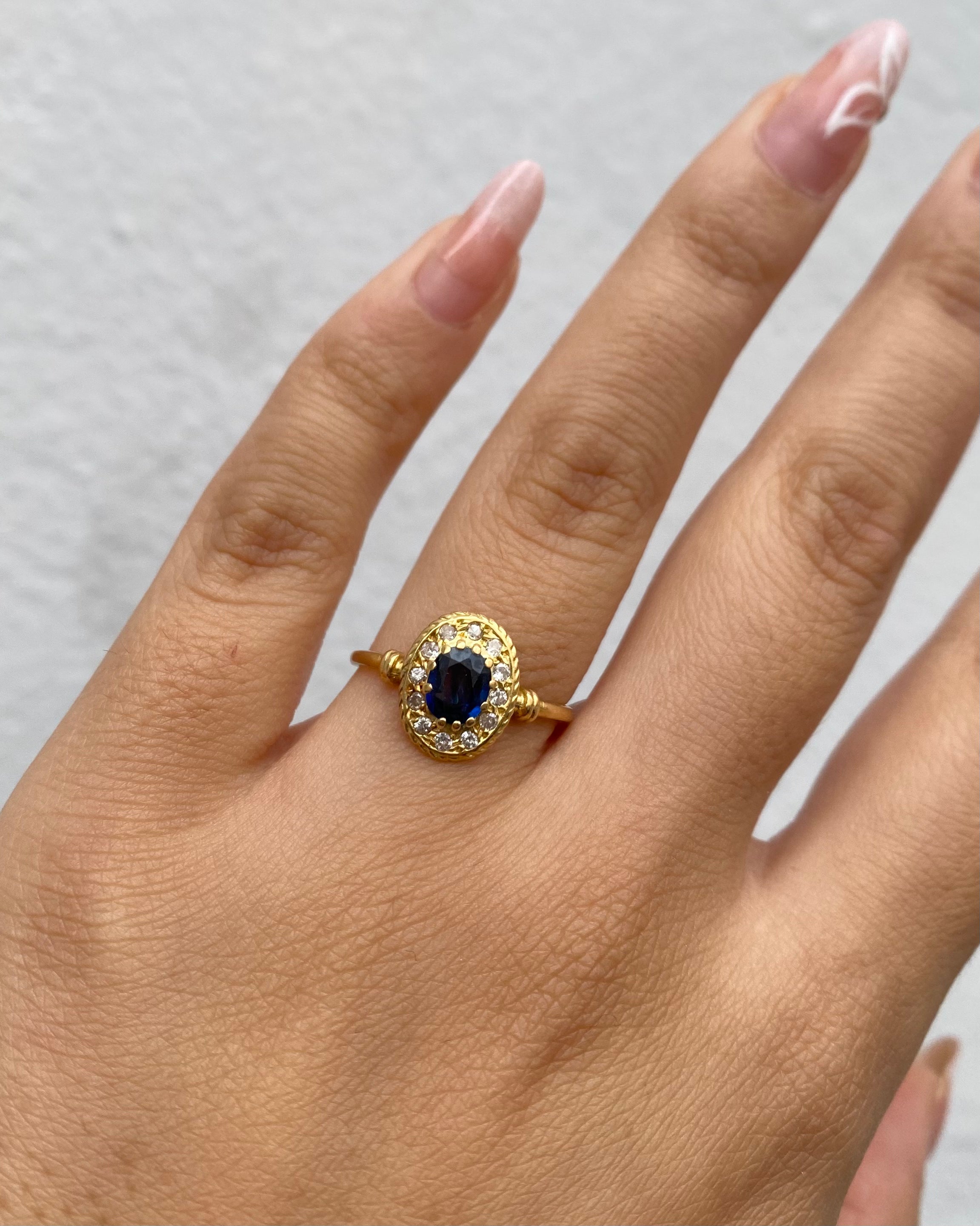 Anillo estilo Art Déco zafiro y diamantes "Armelle"
