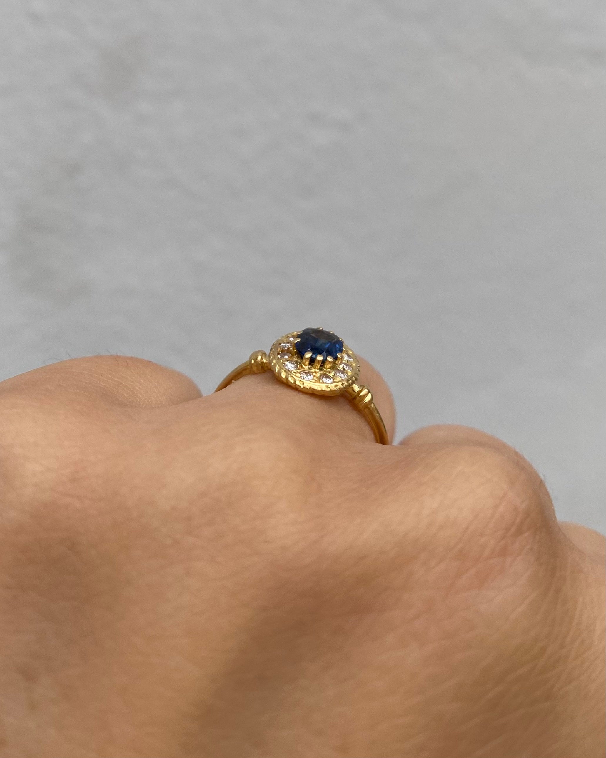 Anillo estilo Art Déco zafiro y diamantes "Armelle"