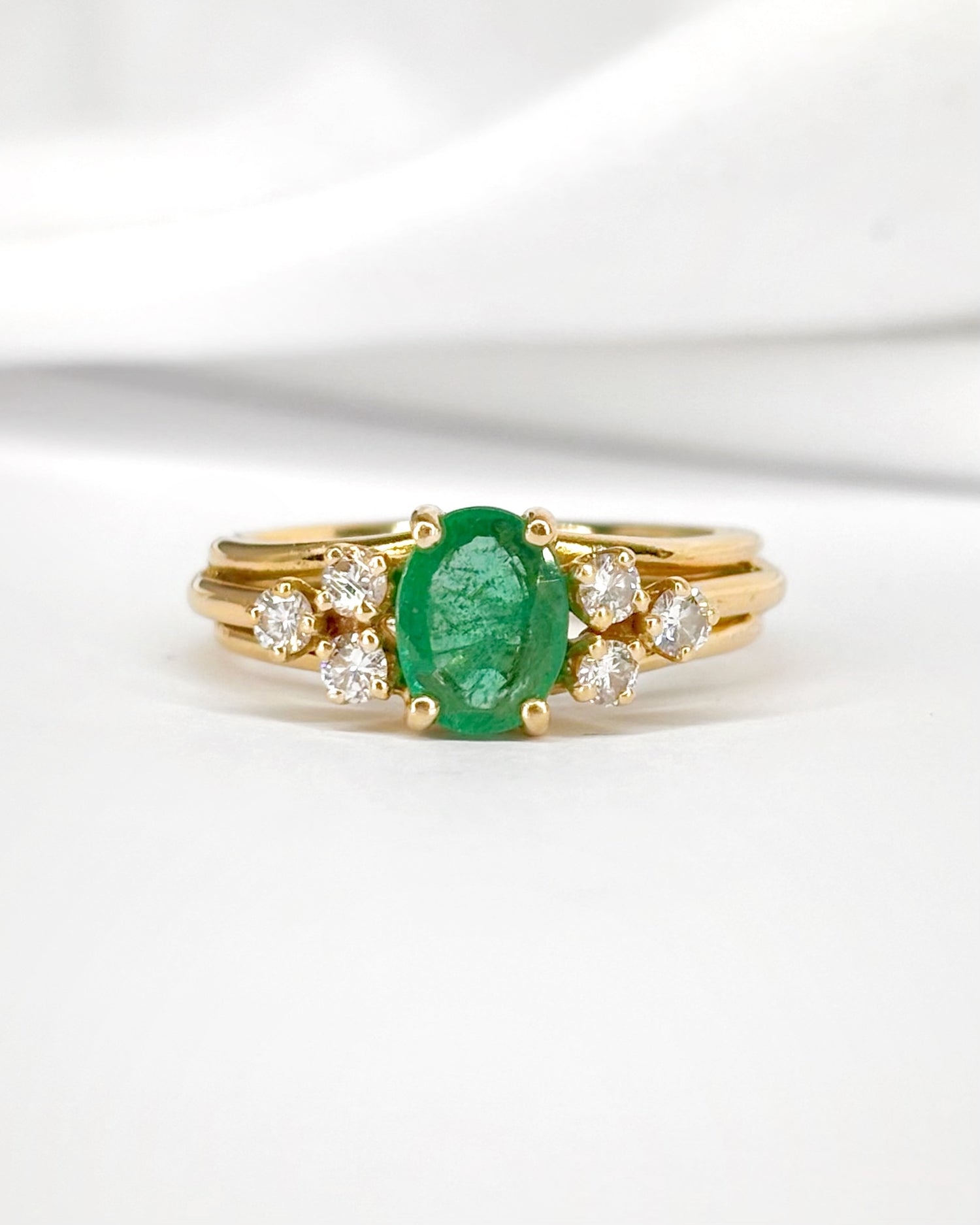 Bague Trilogie Émeraude 0.94 carat &amp; Diamants 0.30 carat "Cléa"