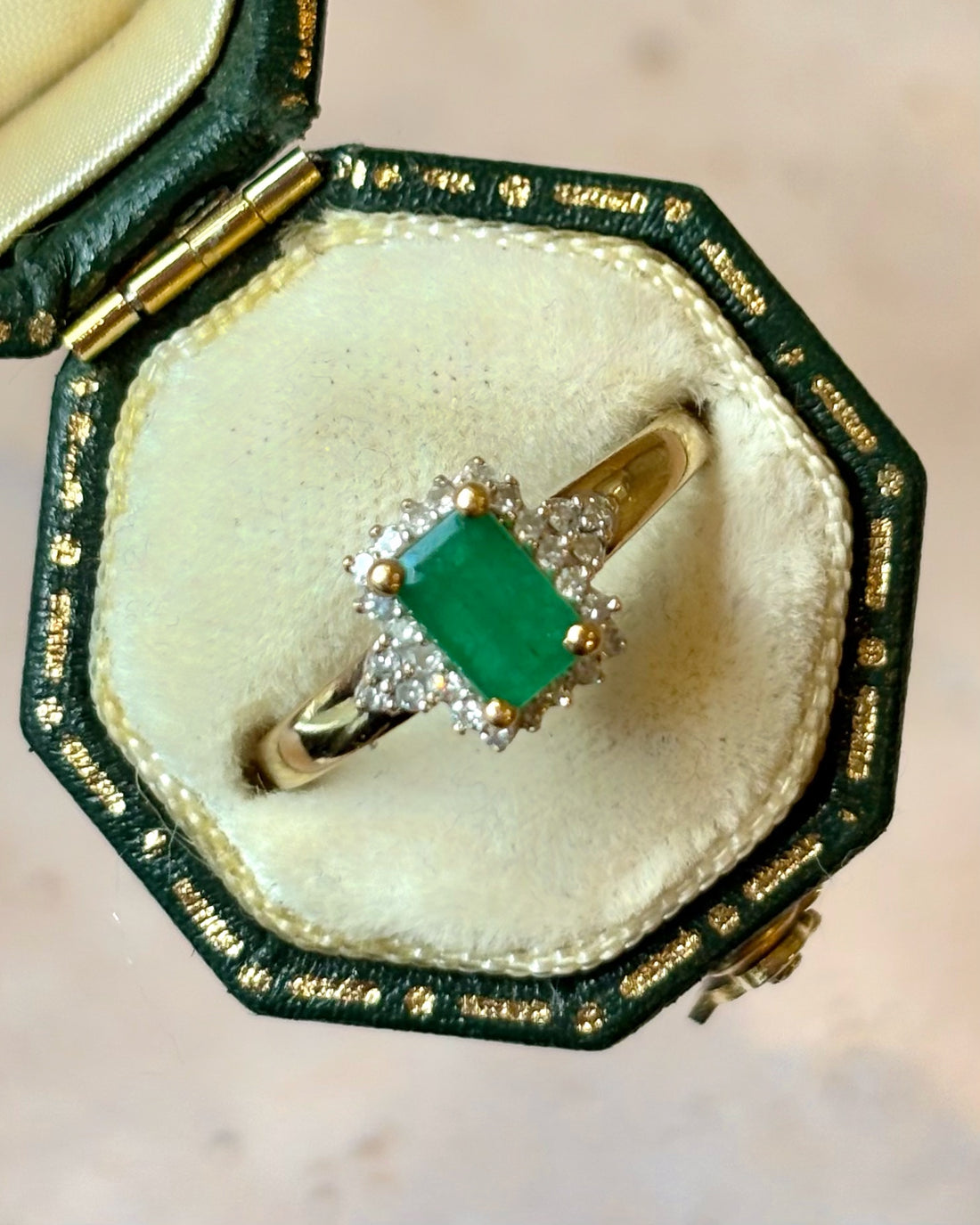 Bague Marguerite Émeraude 0.50 carat &amp; Diamants 0.26 carat "Antoinette"
