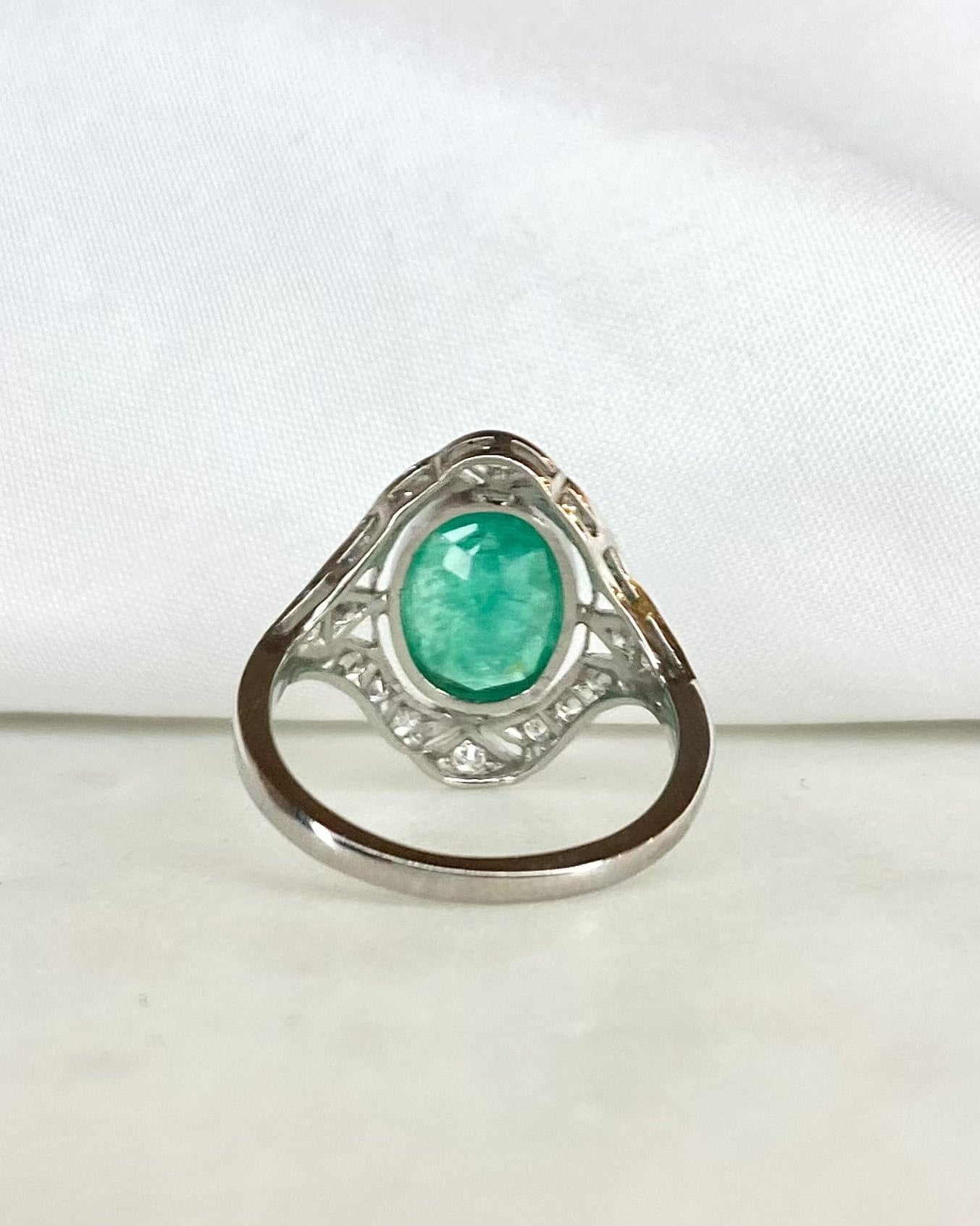 Bague Style Art Déco Émeraude 2.30 carats &amp; Diamants "Fiona"