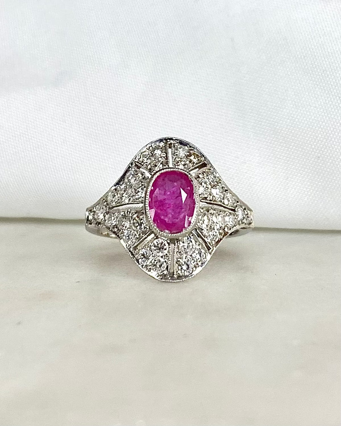 Bague Style Art Déco Rubis 0.67 carat & Diamants 0.56 carat "Olympe"