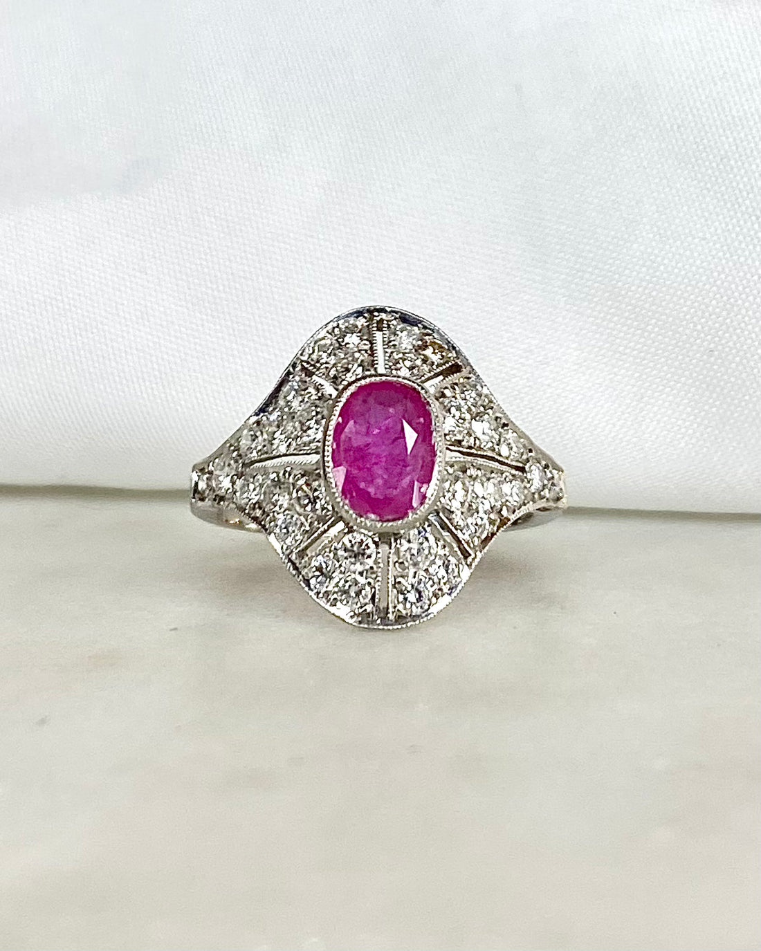Bague Style Art Déco Rubis 0.67 carat &amp; Diamants 0.56 carat &quot;Olympe&quot;