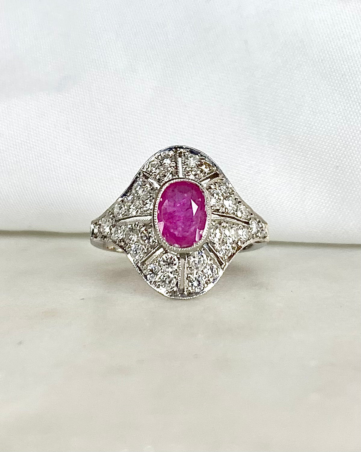 Bague Style Art Déco Rubis 0.67 carat &amp; Diamants 0.56 carat &quot;Olympe&quot;