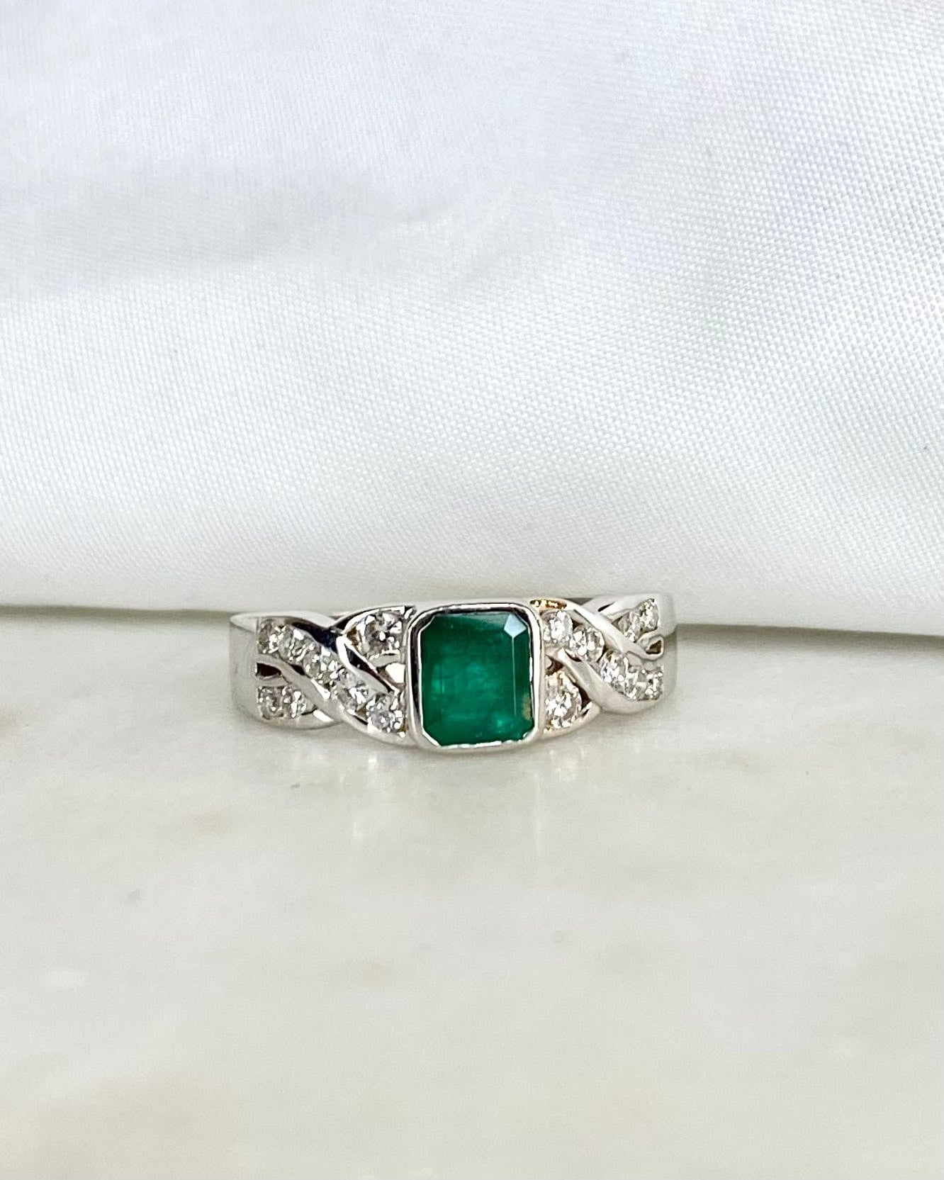 Bague Jonc Émeraude 0.63 carat &amp; Diamants "Tiphaine"