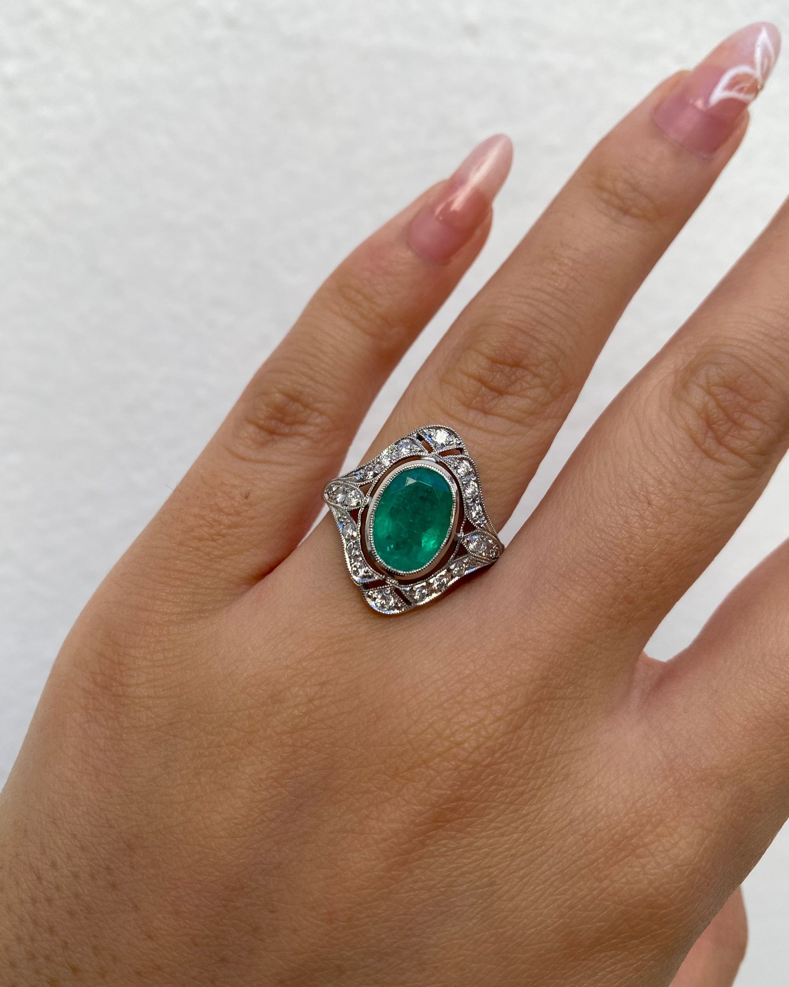 Bague Style Art Déco Émeraude 2.30 carats &amp; Diamants "Fiona"