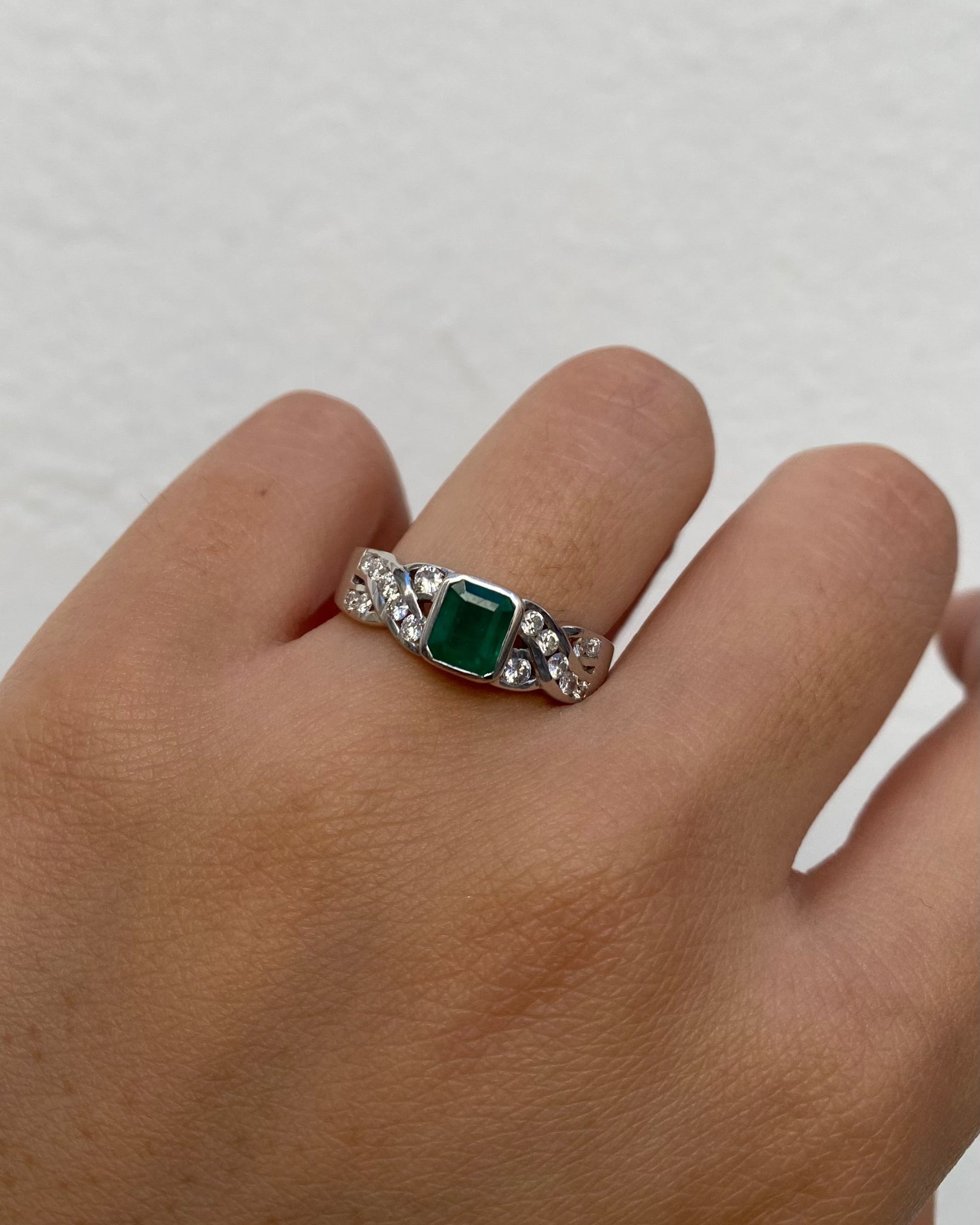 Bague Jonc Émeraude 0.63 carat &amp; Diamants "Tiphaine"