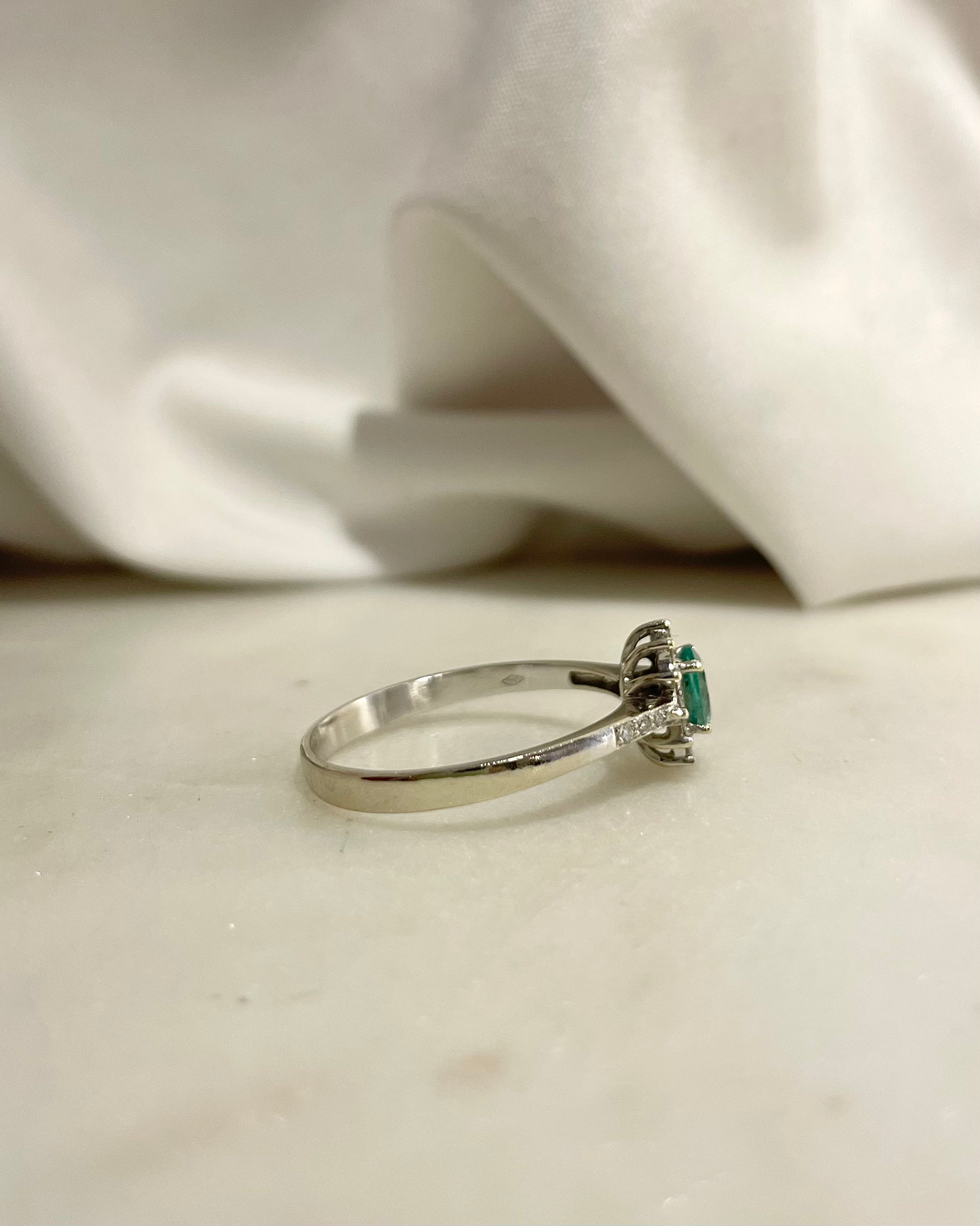 Bague Marguerite Emeraude 0.35 carat &amp; Diamants &quot; Palmira&quot;