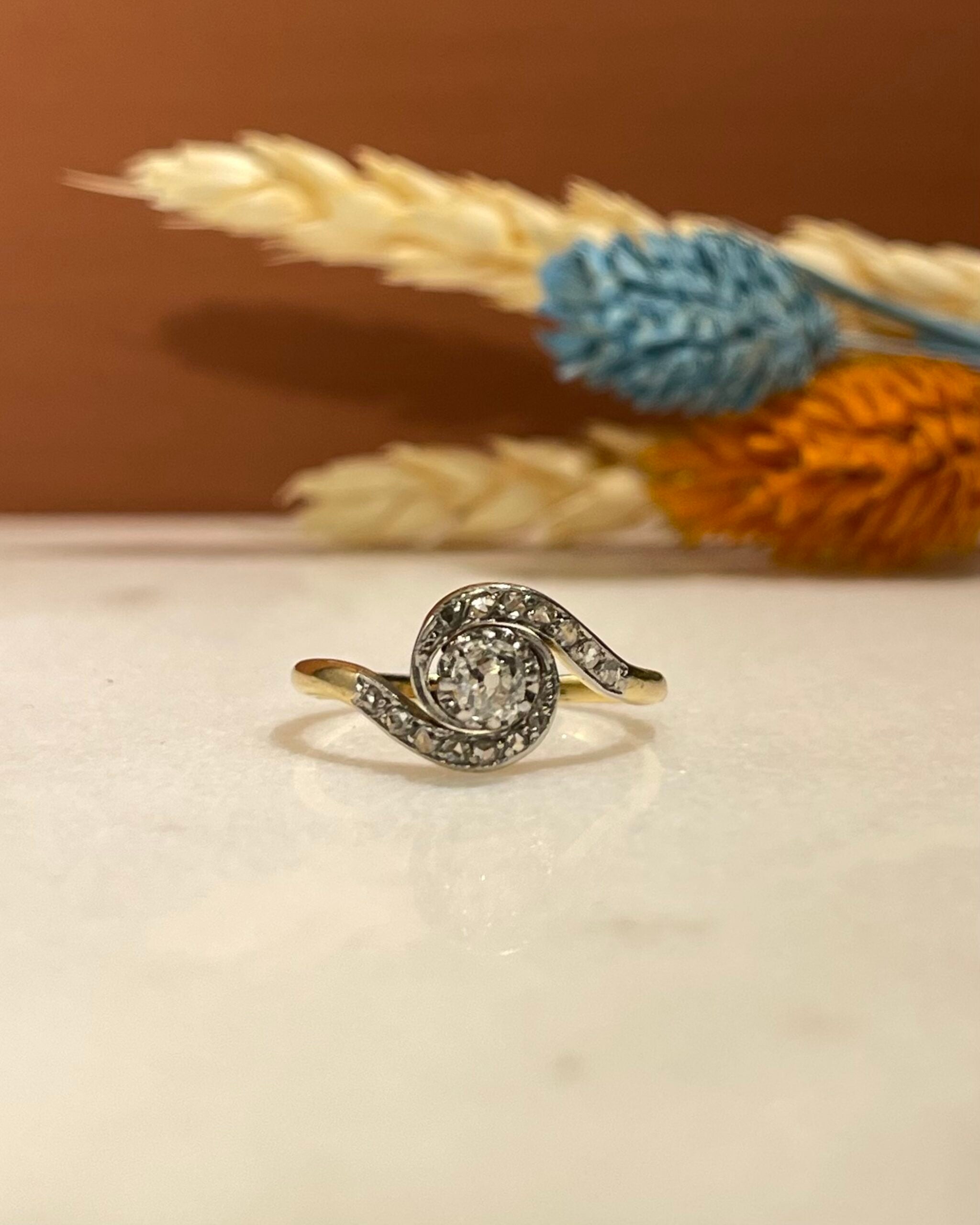 Anillo Art Déco Tourbillon de Diamantes "Gersende"
