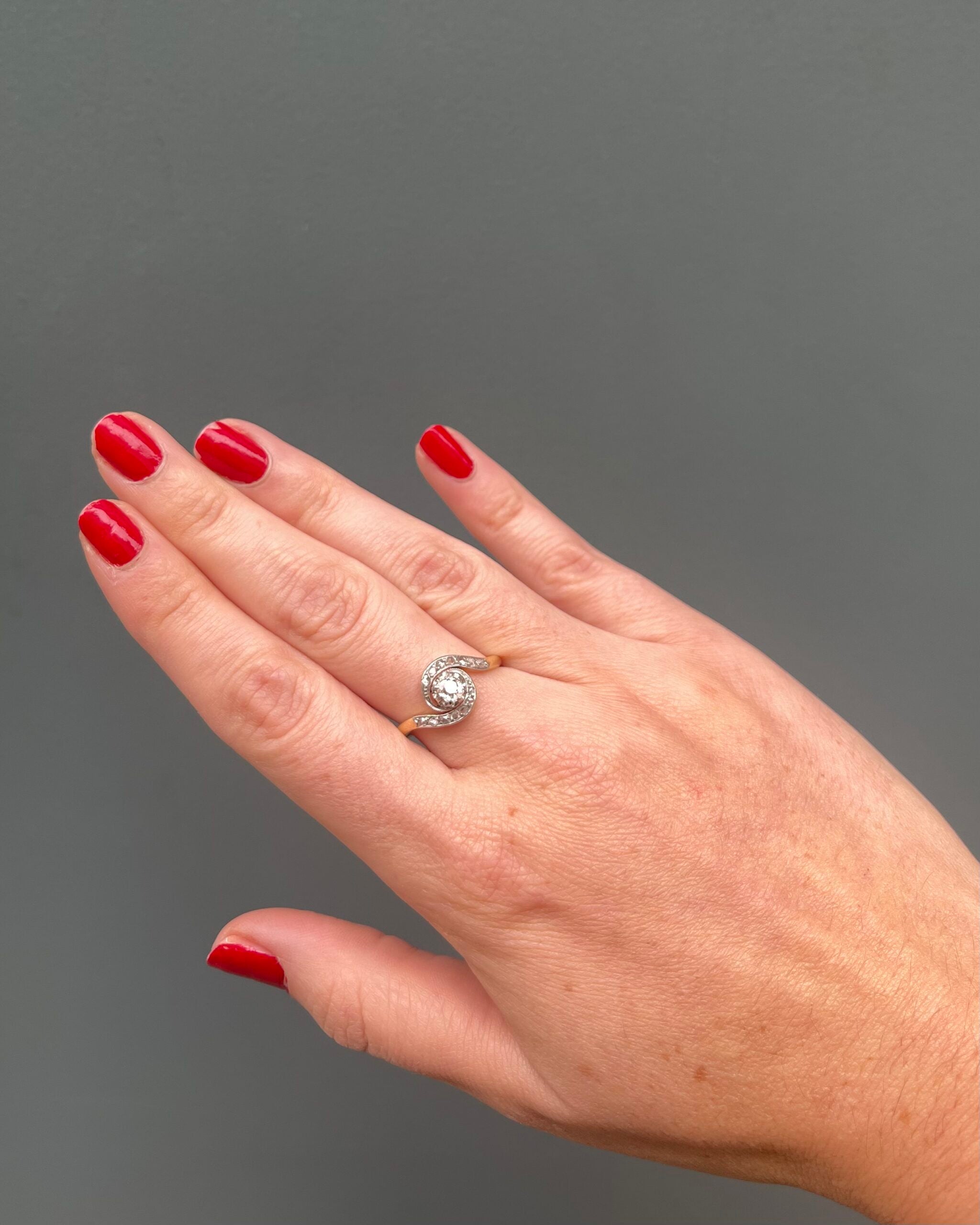 Anillo Art Déco Tourbillon de Diamantes "Gersende"