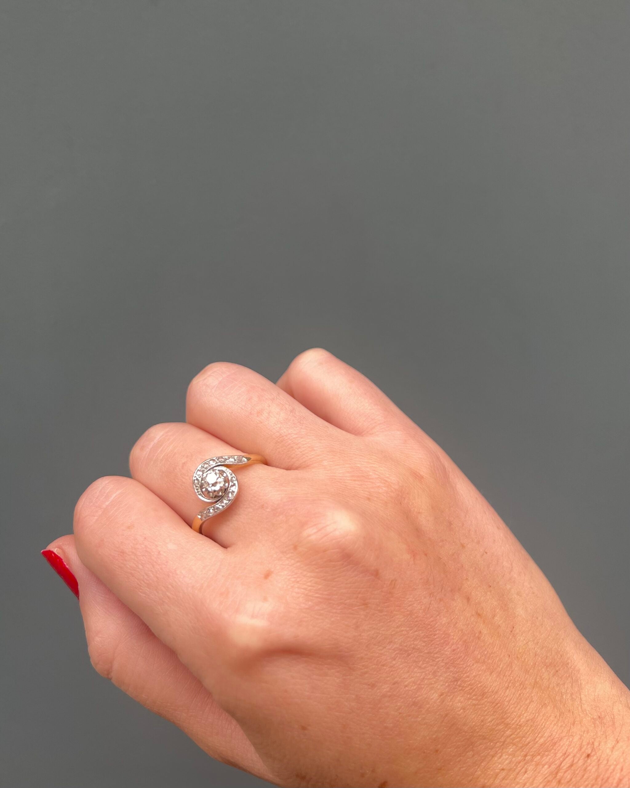 Anillo Art Déco Tourbillon de Diamantes "Gersende"