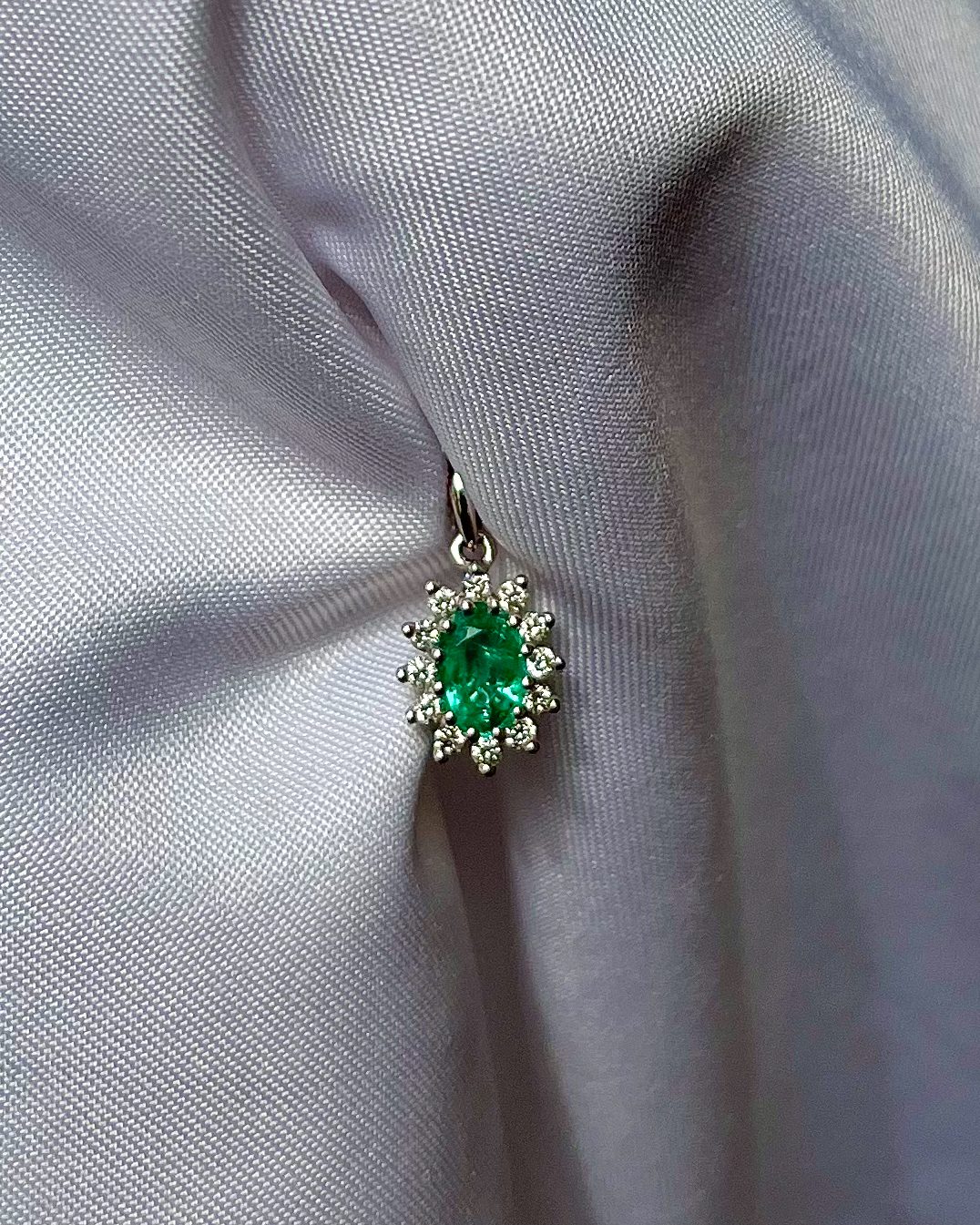 Pendentif Marguerite Emeraude &amp; diamants &quot;Maélie&quot;
