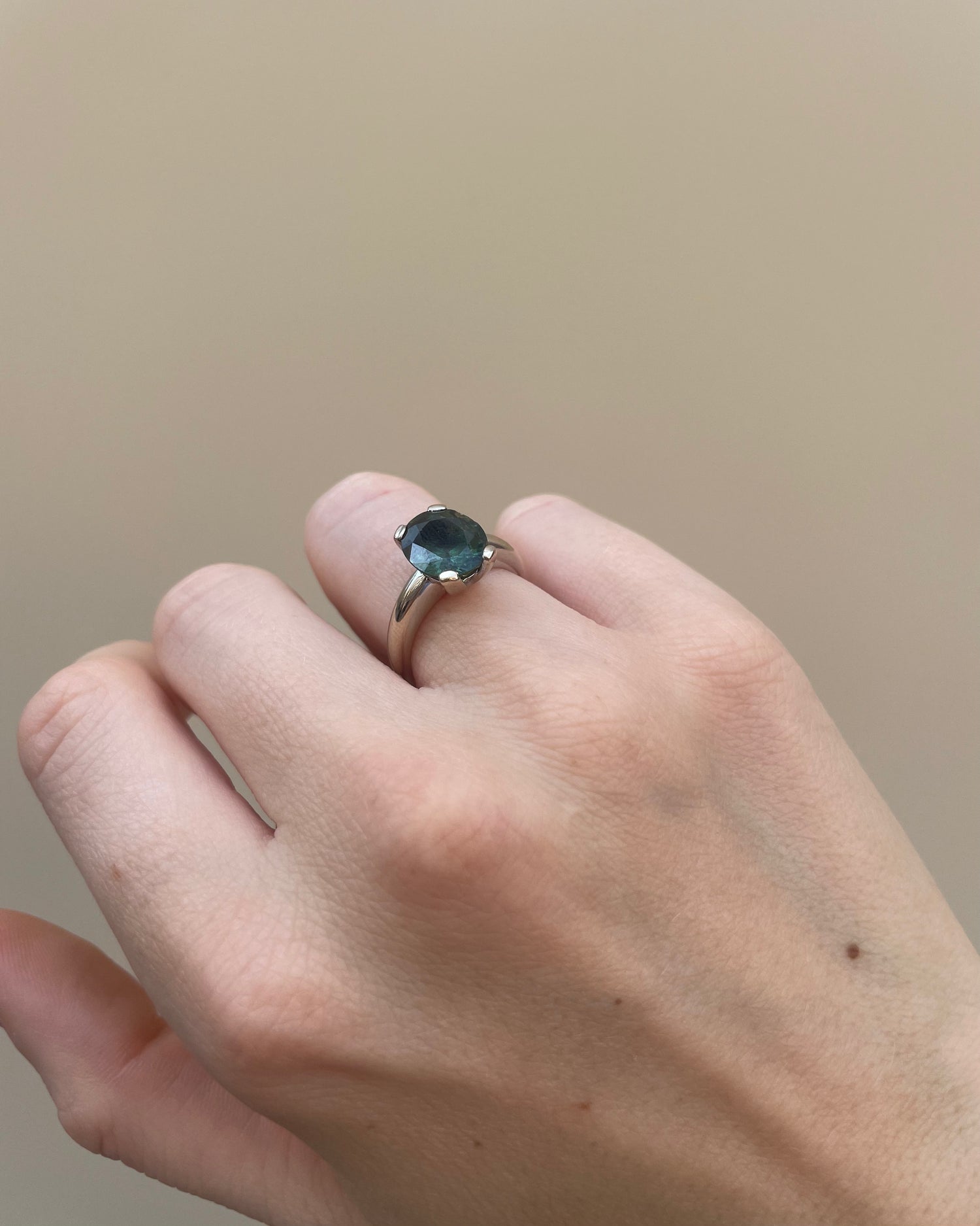 Bague Solitaire Saphir Vert 5.65 carats &quot;Rirae&quot;