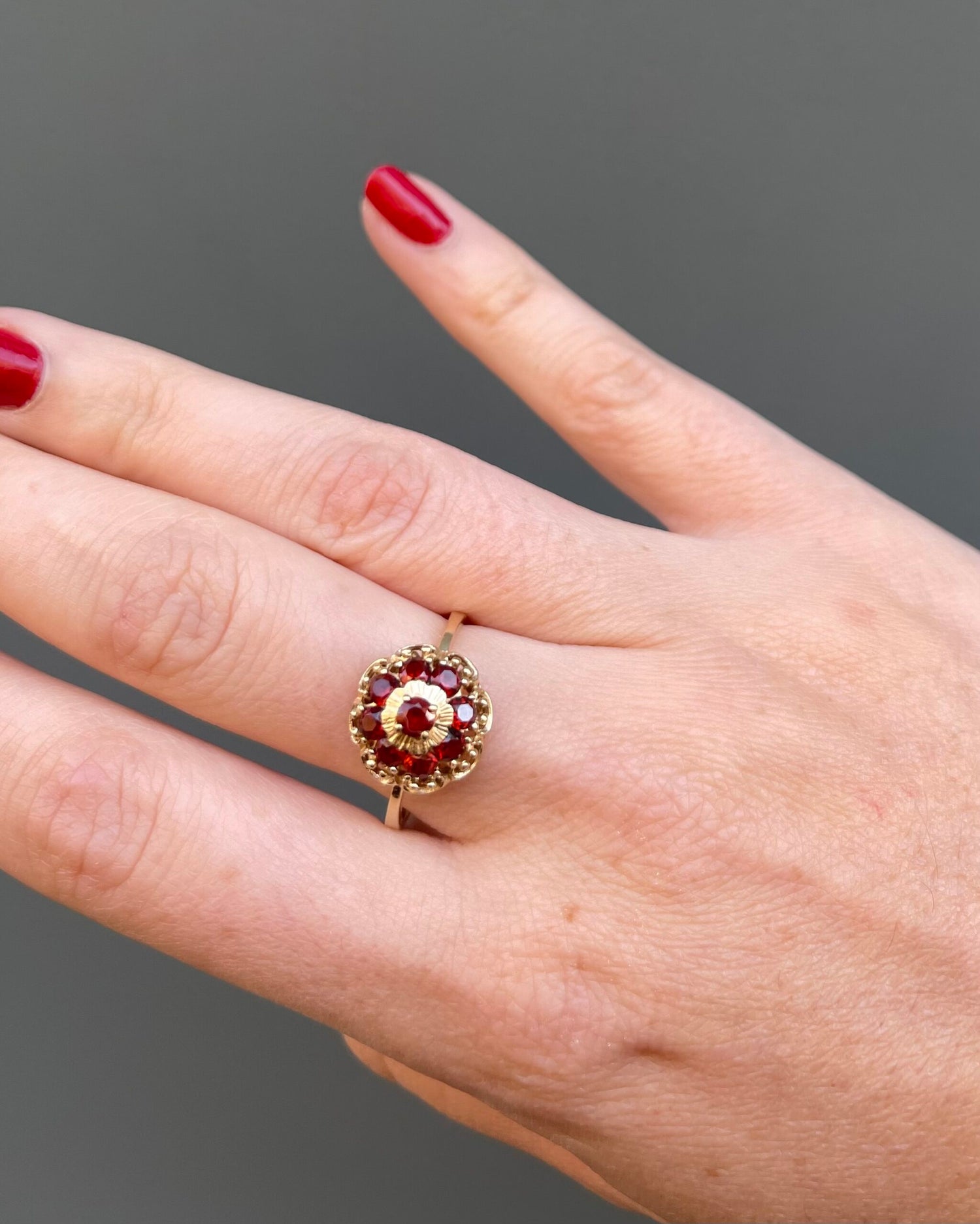 Bague Marguerite Grenats 1.80 carat &quot;Isadora&quot;