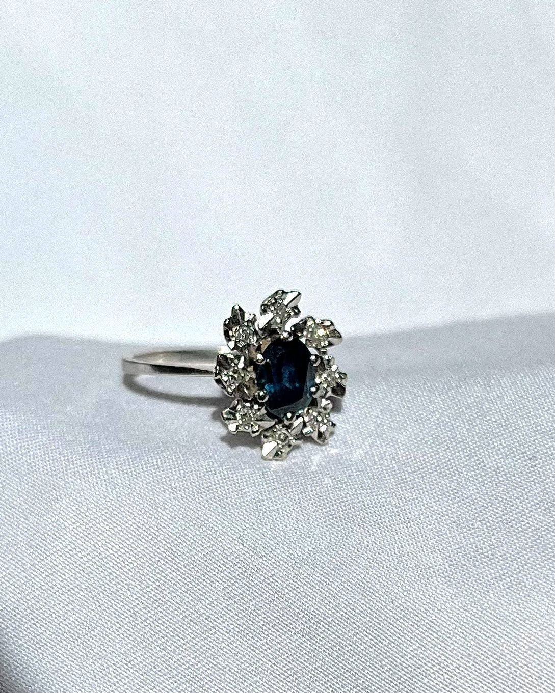 Anillo "Charline" con margaritas de zafiro y diamantes
