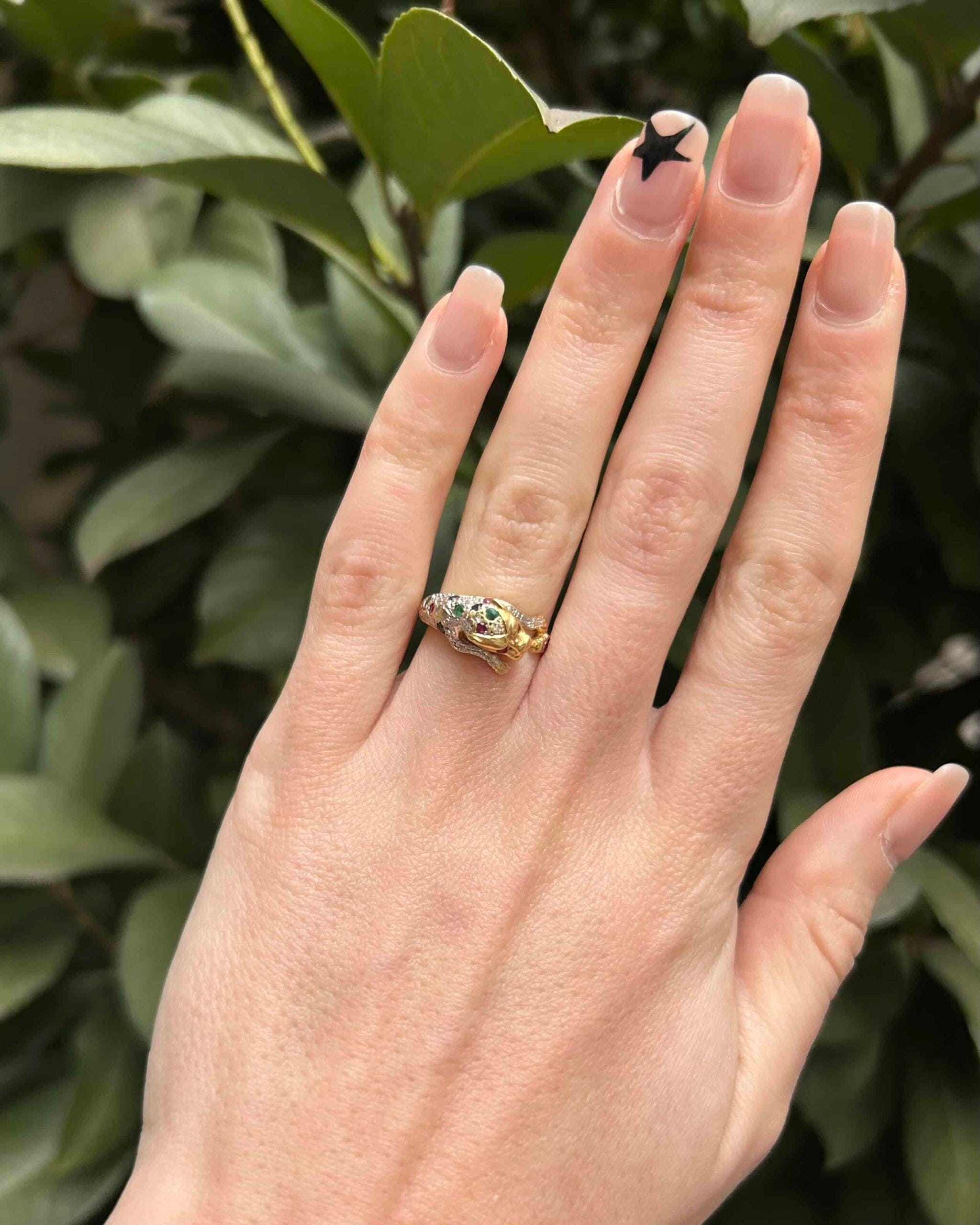 Bague Panthère Rubis, Émeraudes,Saphirs et Diamants "Nerina"