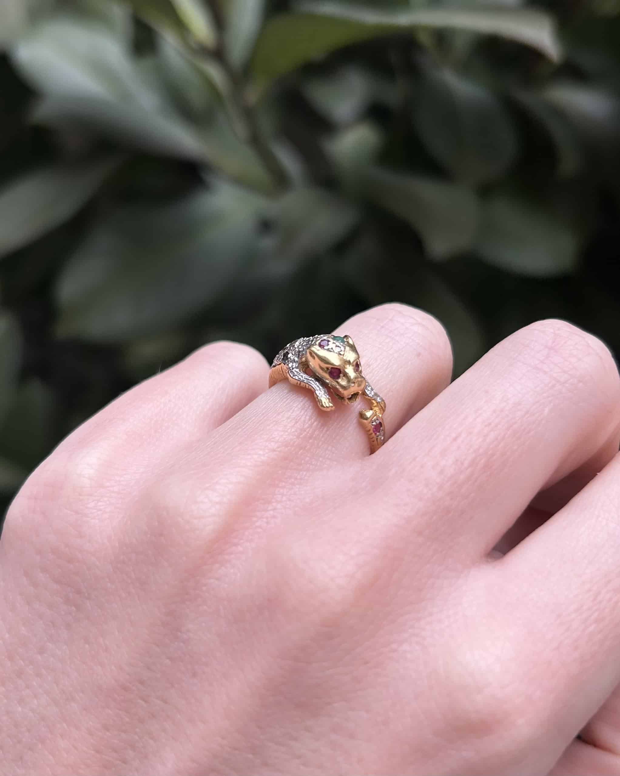 Bague Panthère Rubis, Émeraudes,Saphirs et Diamants "Nerina"