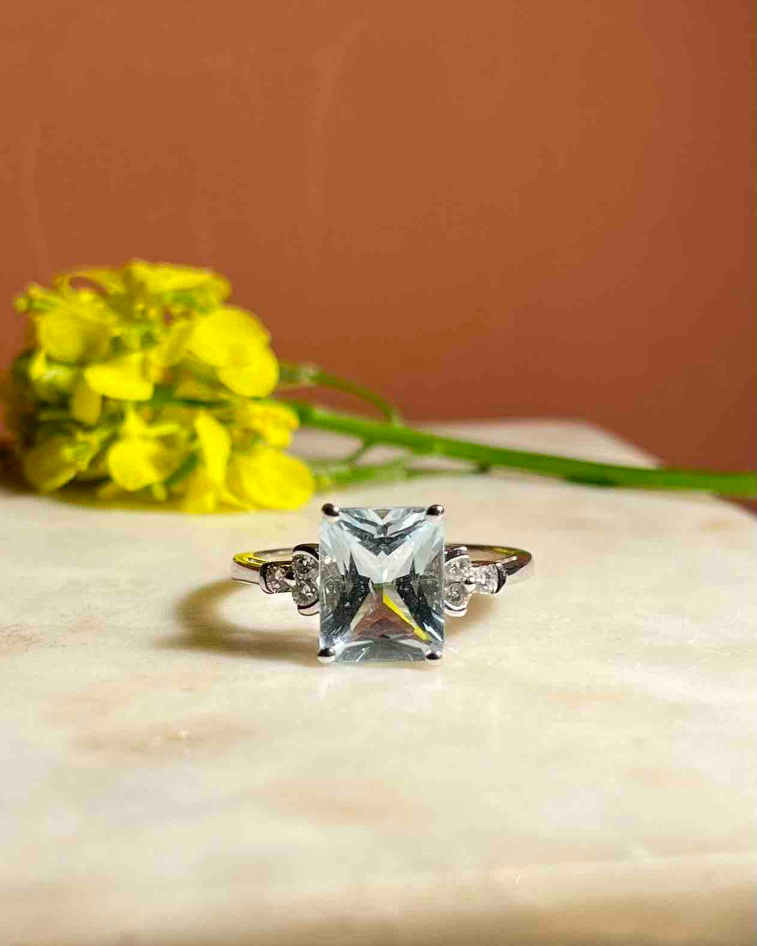 Anillo vintage de aguamarina y diamantes "Arra"