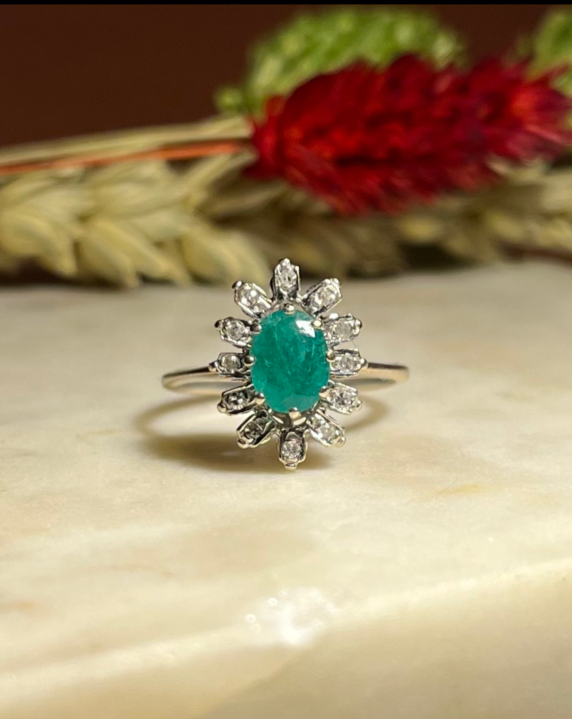 Anillo "Elara" con margaritas de esmeralda y diamantes 