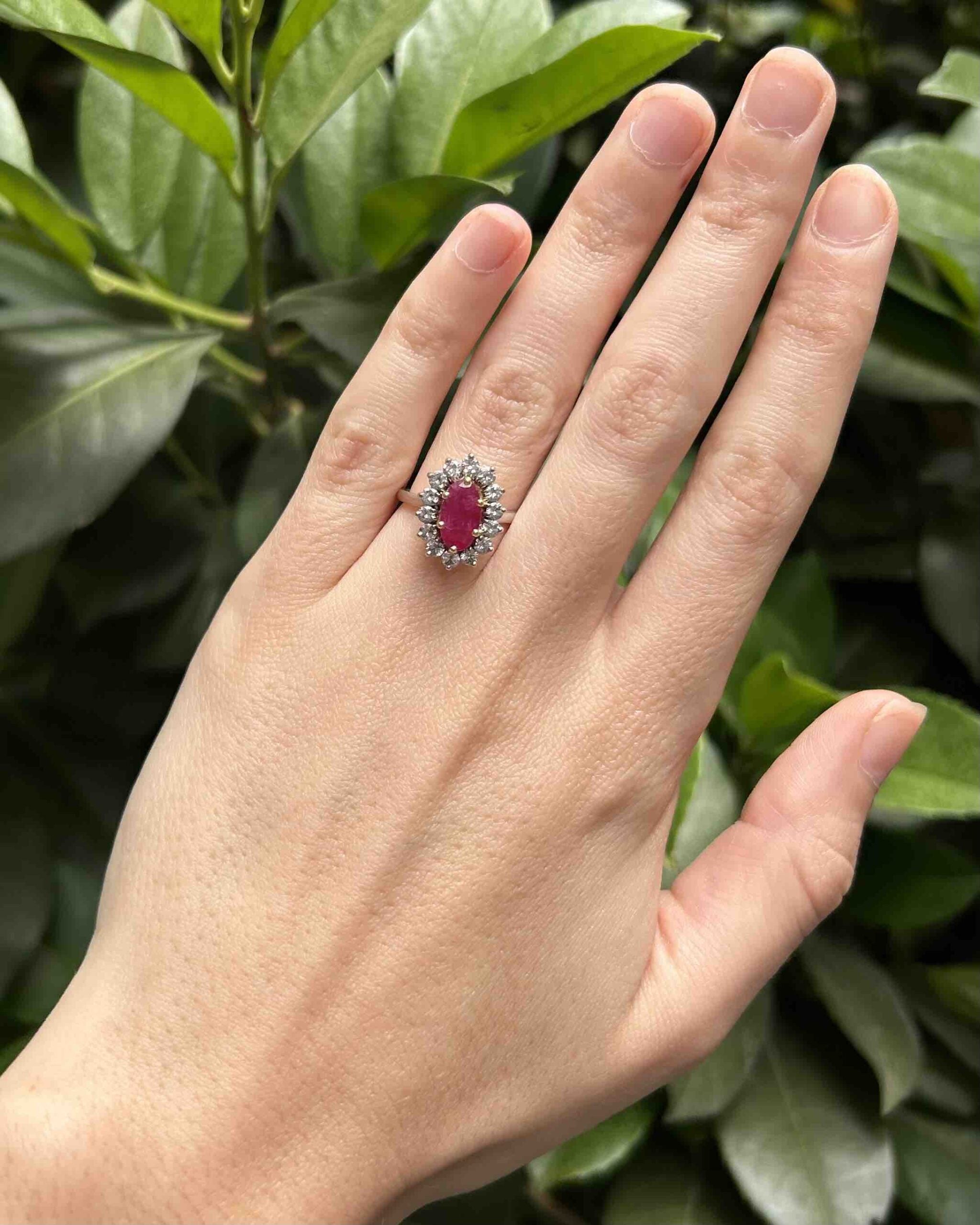 Anillo de margaritas con diamantes y rubíes "Diane"