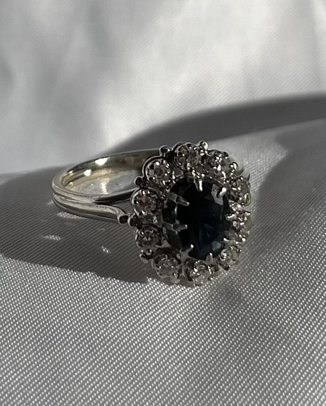 Bague Marguerite saphir &amp; diamants &quot;Leilia&quot;