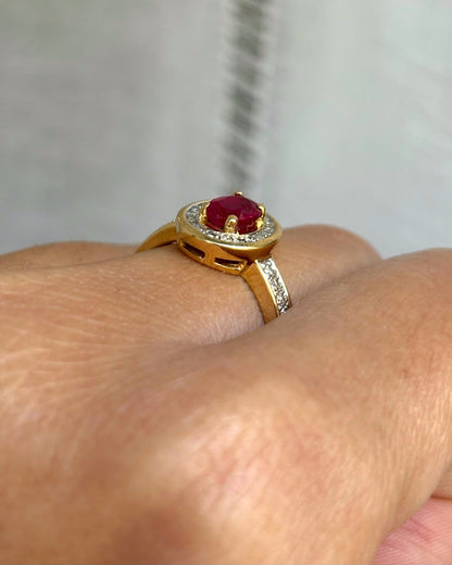 Bague Marguerite Art Déco Rubis 0.80 carat &amp; Diamants 0.44 carat &quot;Carmen&quot;