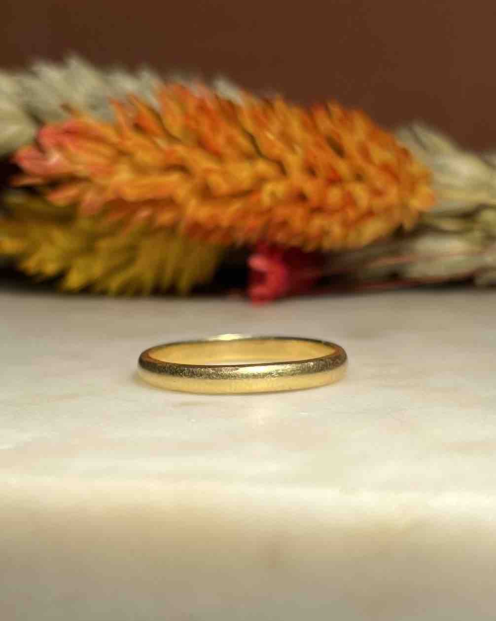 Anillo de bodas de oro "Orelia"