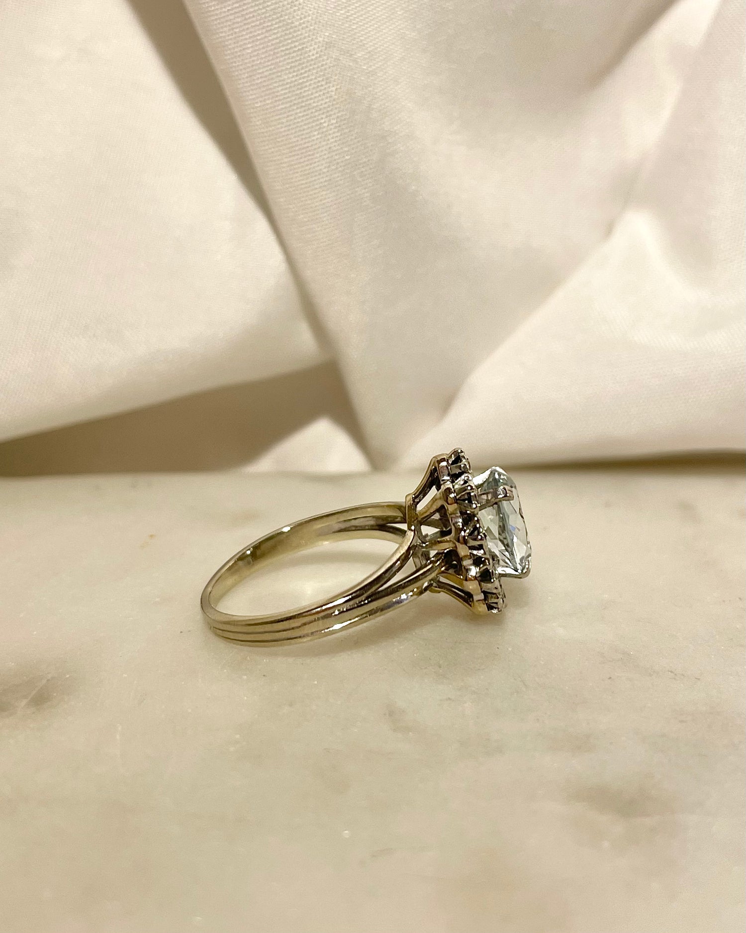 Bague Marguerite Aigue Marine 1.50 carat &amp; Diamants &quot;Ciel&quot;