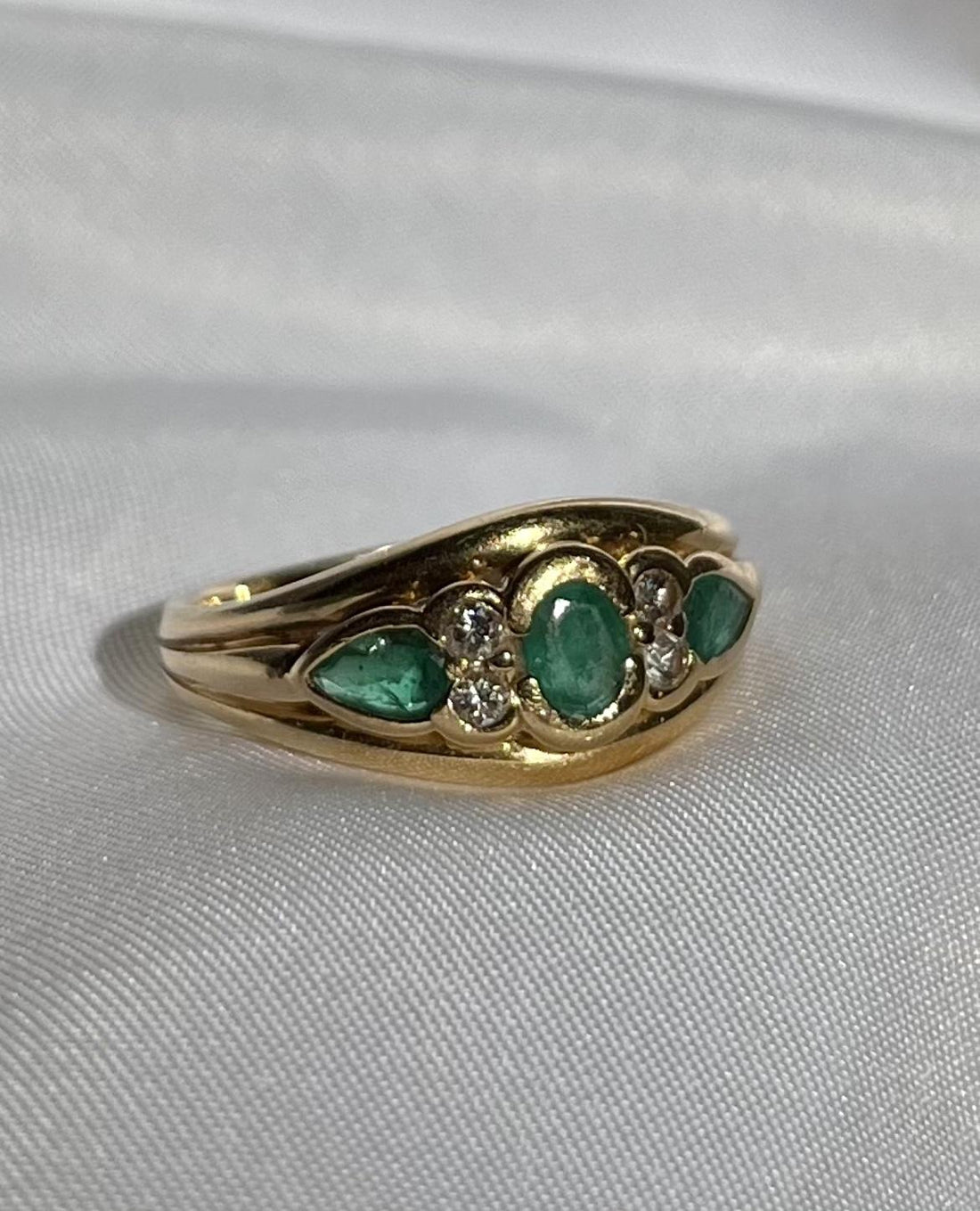 Bague Jonc émeraudes &amp; diamants &quot;Ode&quot;